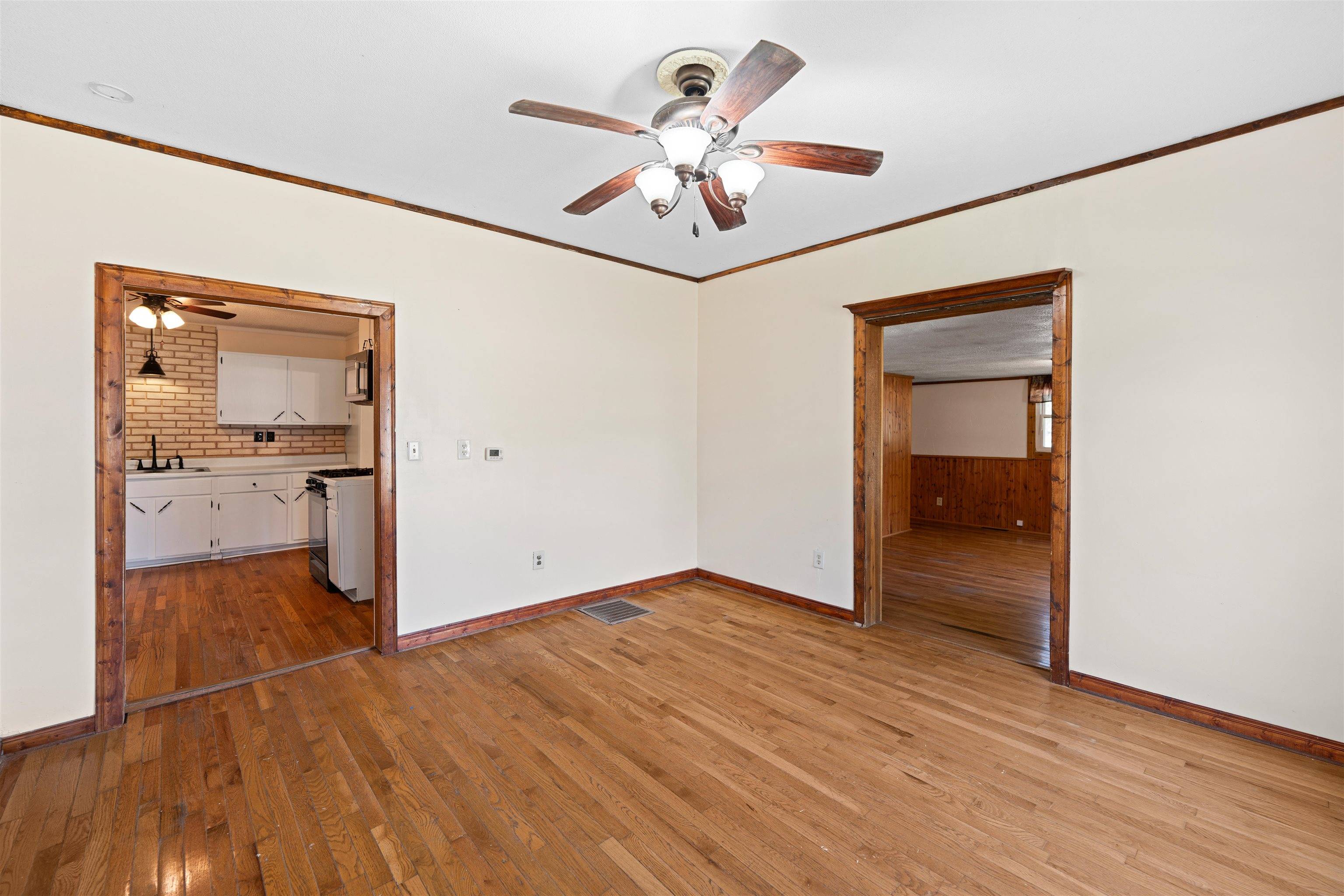 725 Argyle, Minneapolis, KS 67467