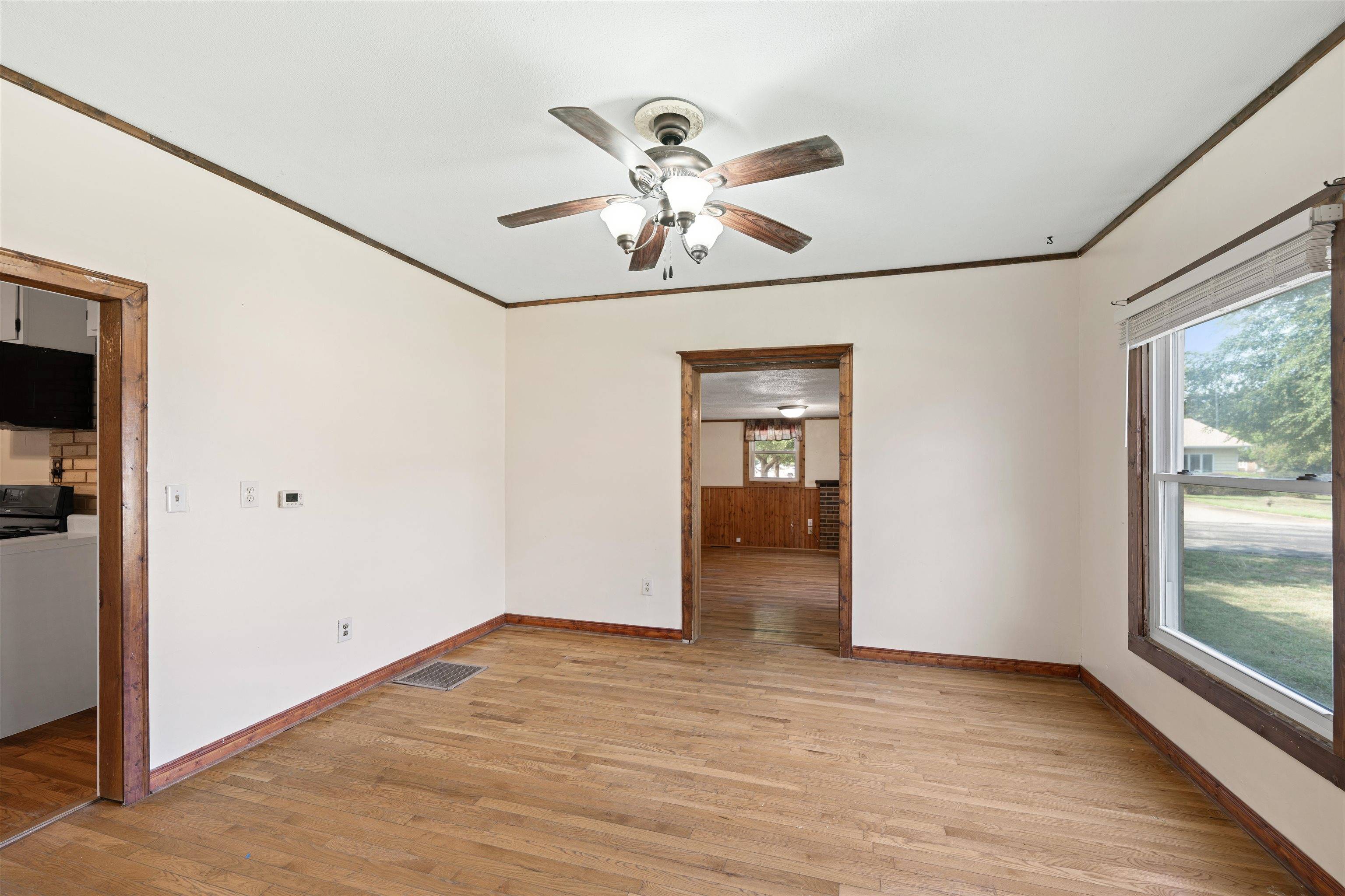 725 Argyle, Minneapolis, KS 67467