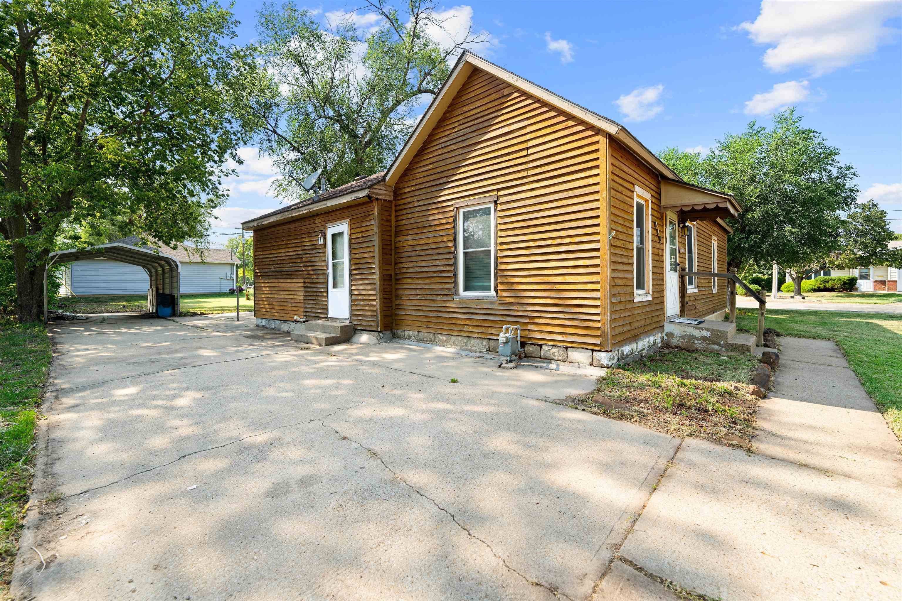 725 Argyle, Minneapolis, KS 67467