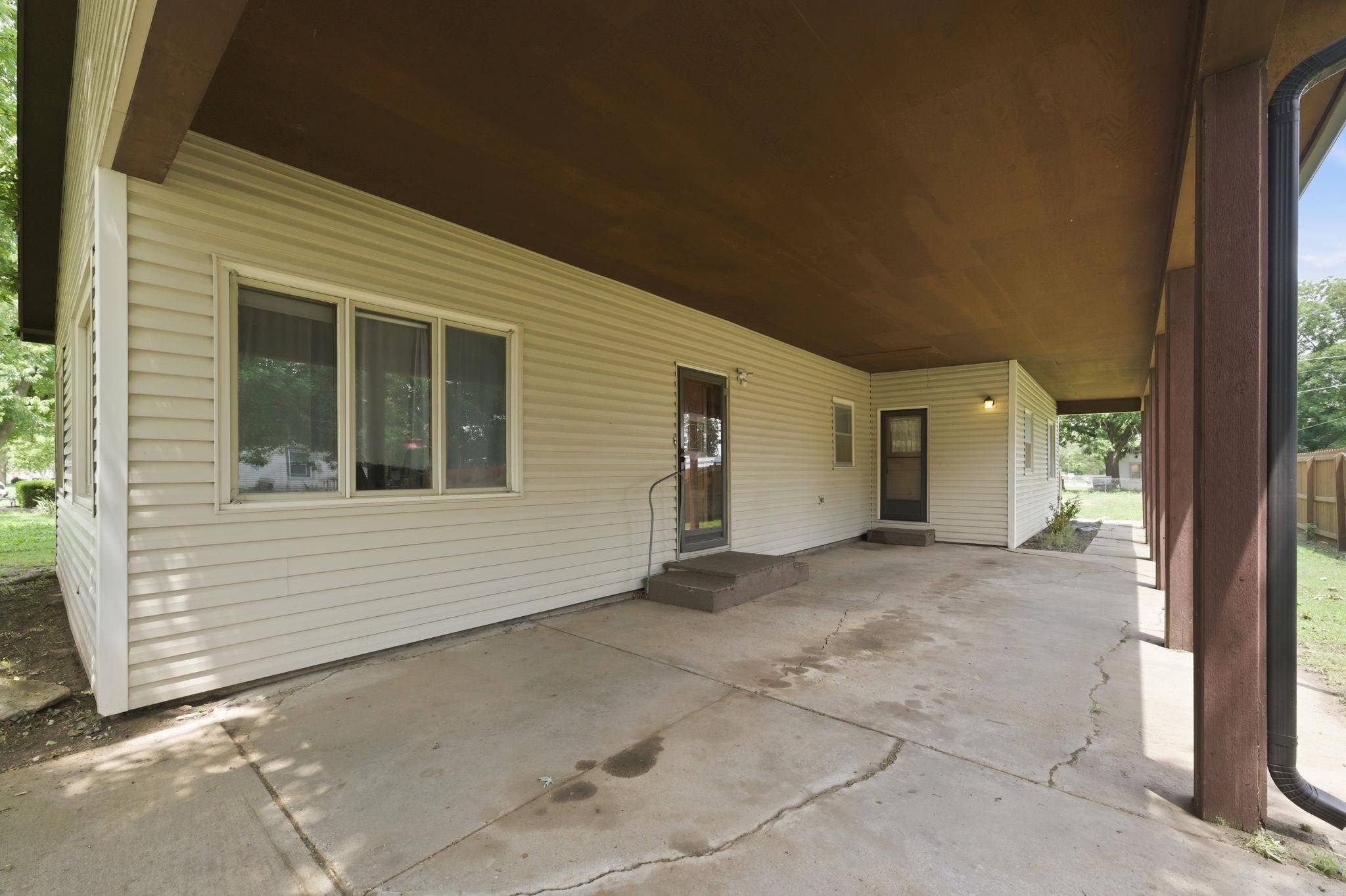 418 S Briarwood, Norwich, KS 67118
