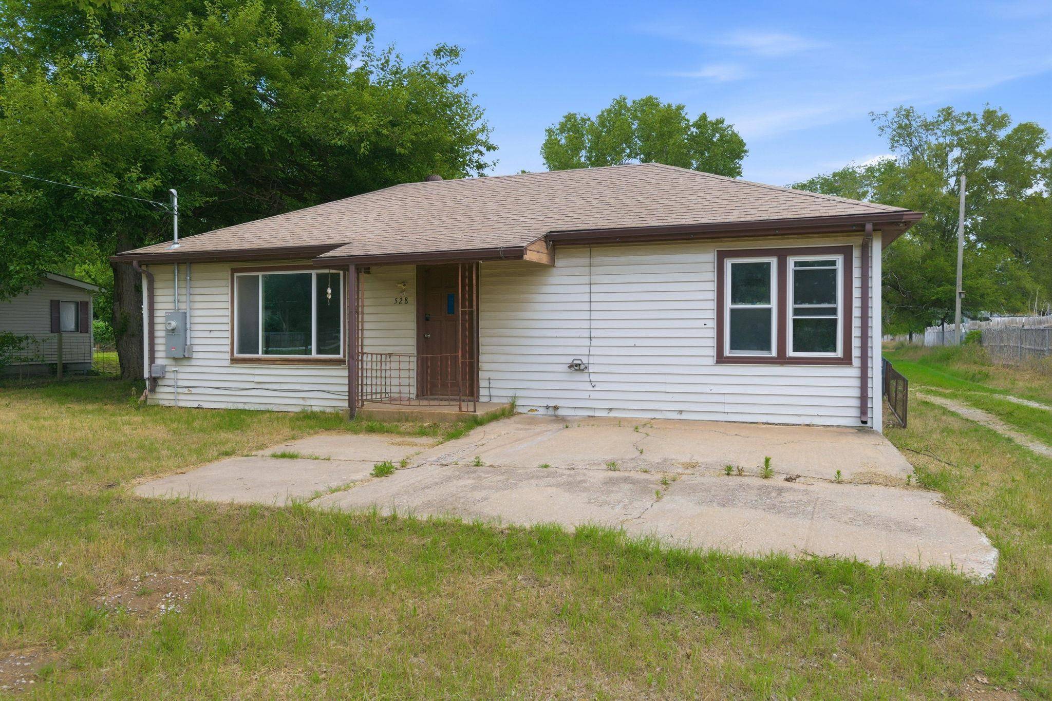 528 E 79th St S, Haysville, KS 67060