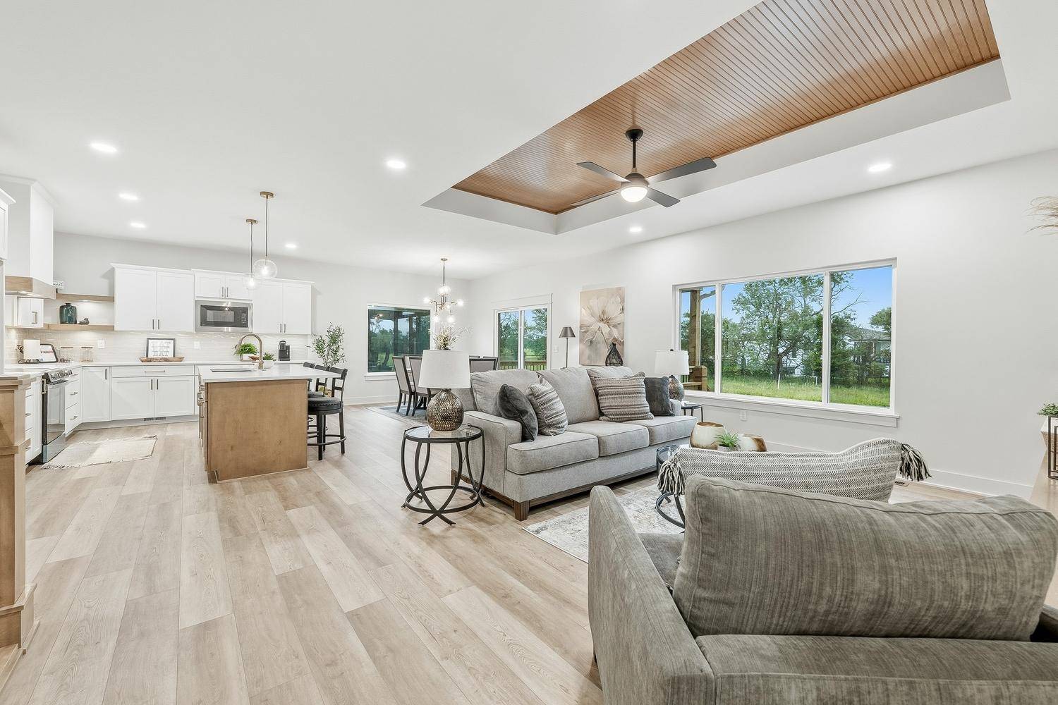 8235 E Summerside Pl, Bel Aire, KS 67226