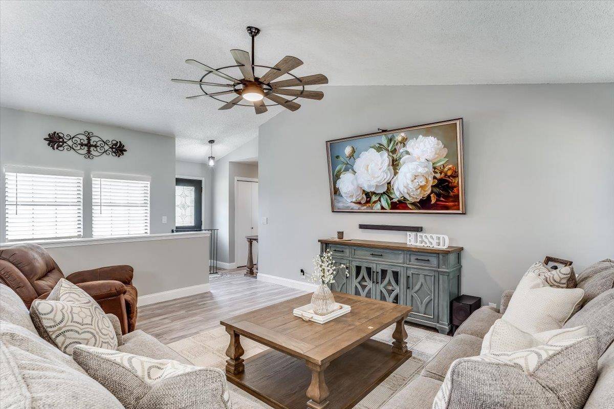 405 N Morris, Rose Hill, KS 67133