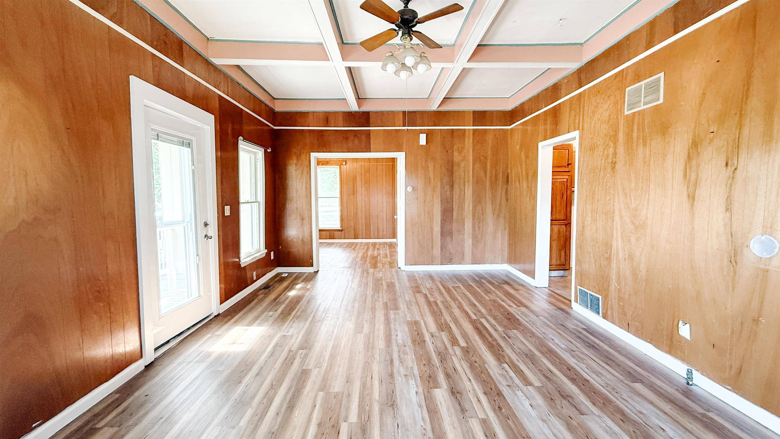 407 S Pine St, Pratt, KS 67124
