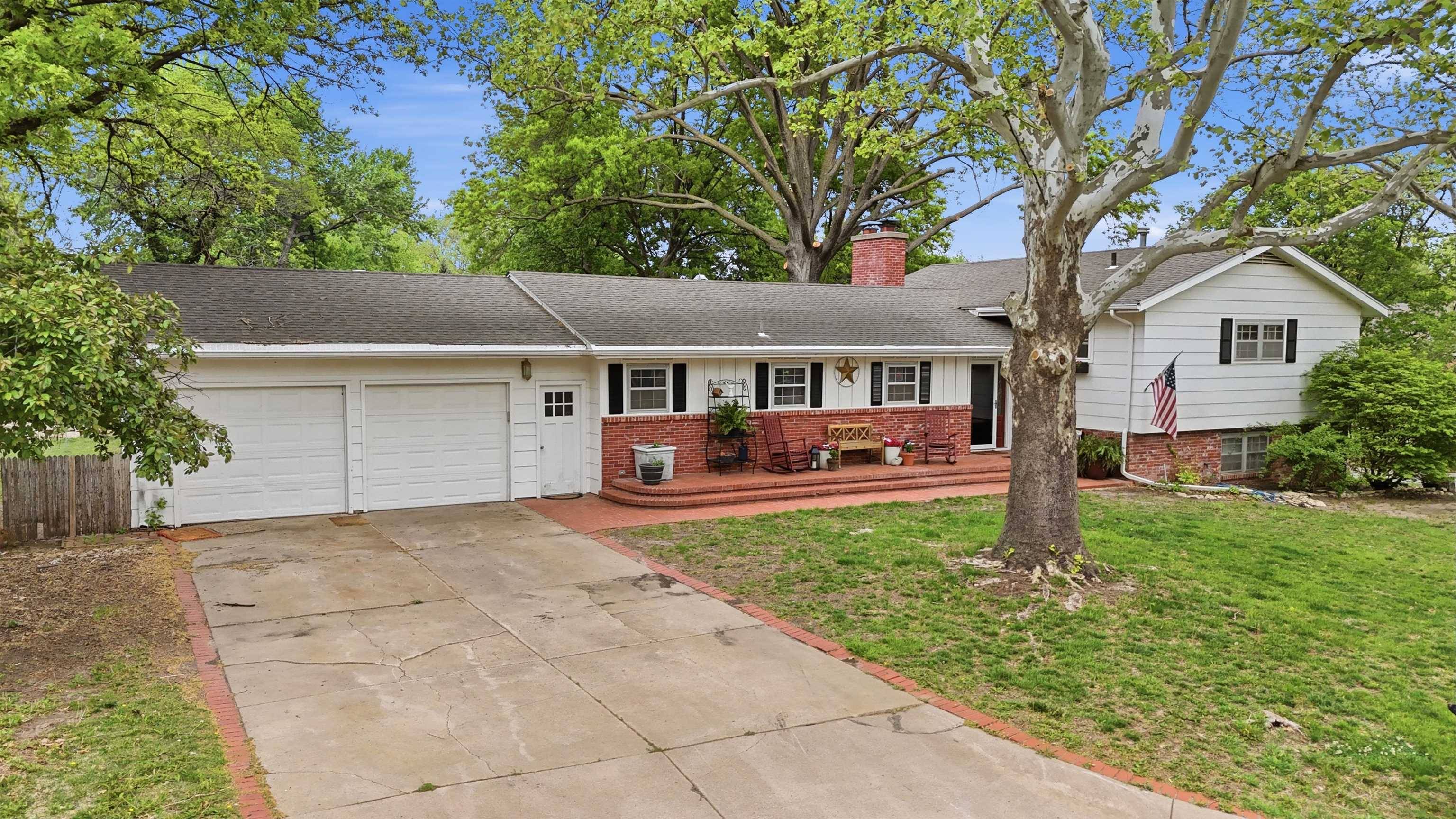 608 W 8th, Newton, KS 67114