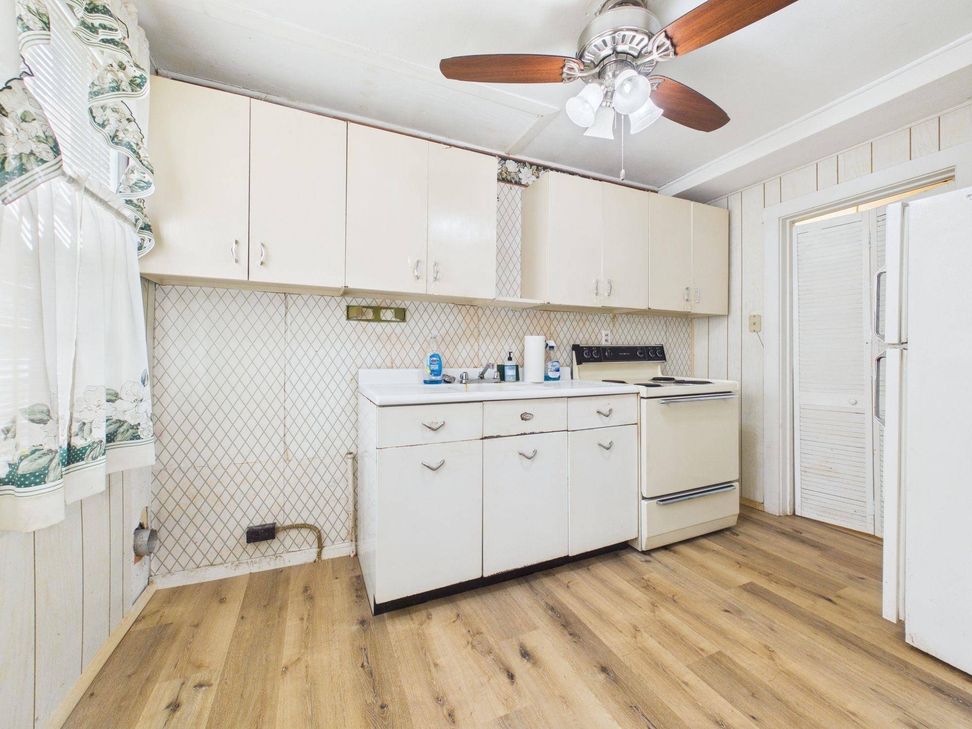 1040 S Pershing, Wichita, KS 67218