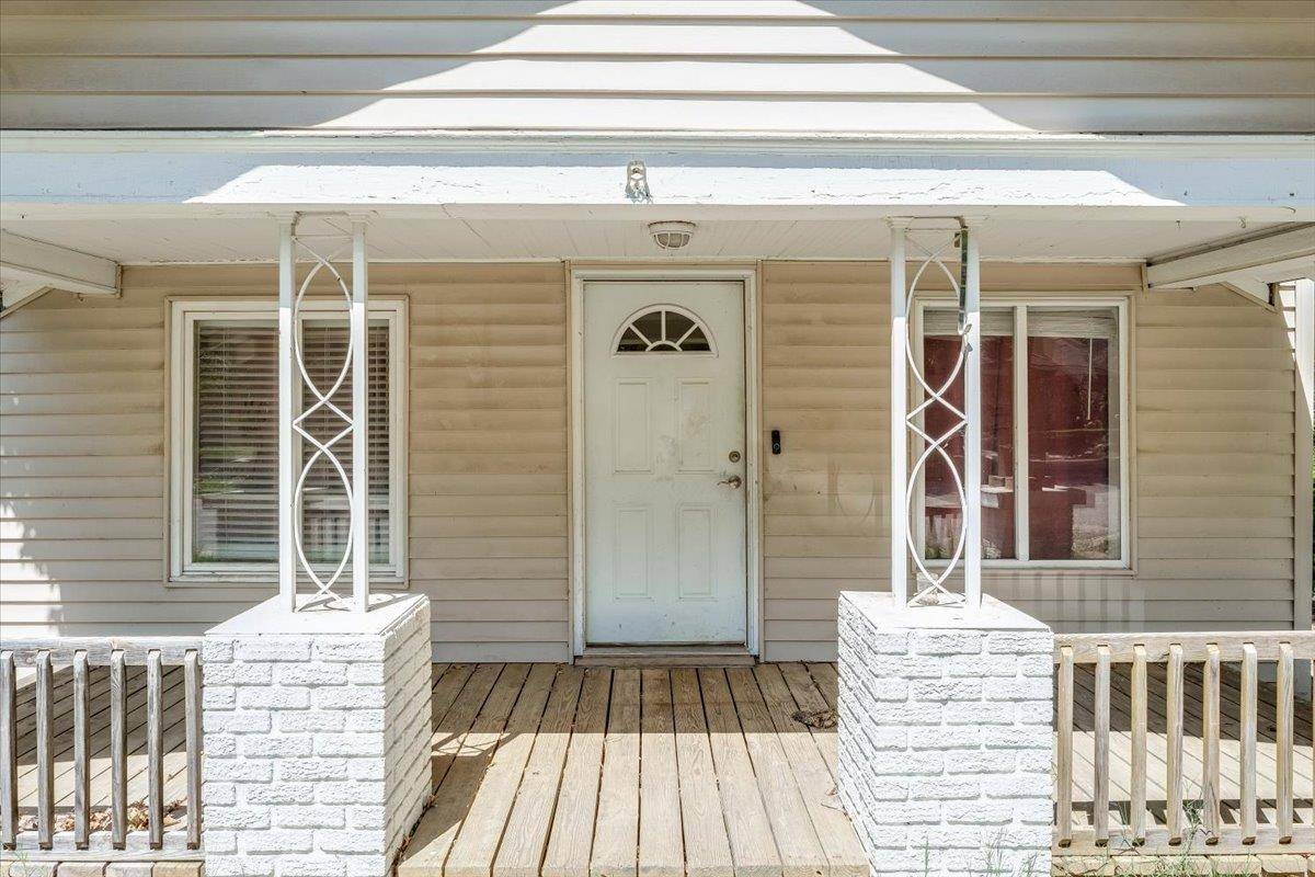 513 S 1st Ave, Mulvane, KS 67110