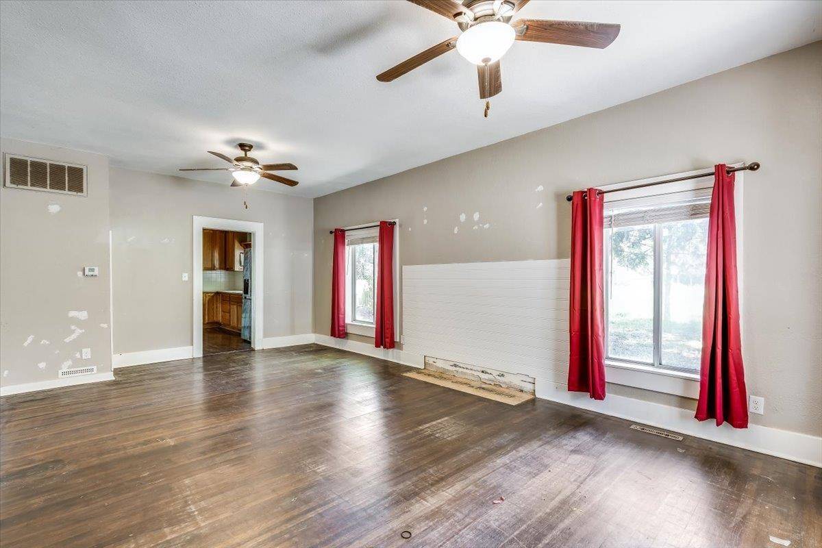 513 S 1st Ave, Mulvane, KS 67110