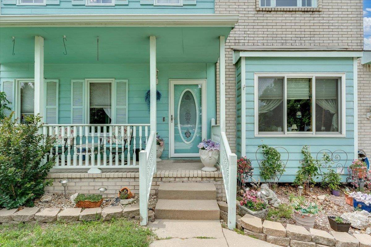 5359 S Stoneborough St, Wichita, KS 67217