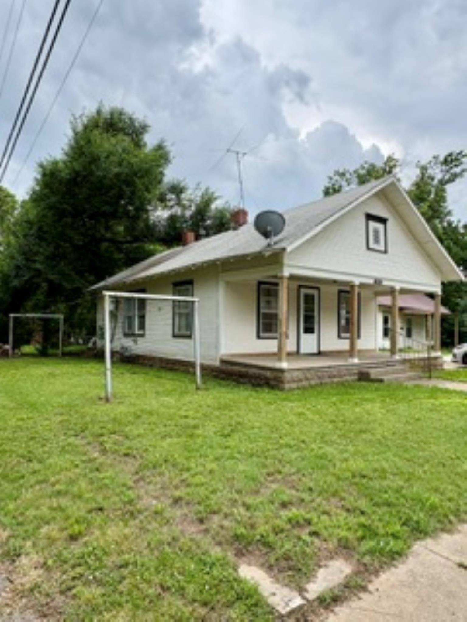 619 W Locust Ave, El Dorado, KS 67042