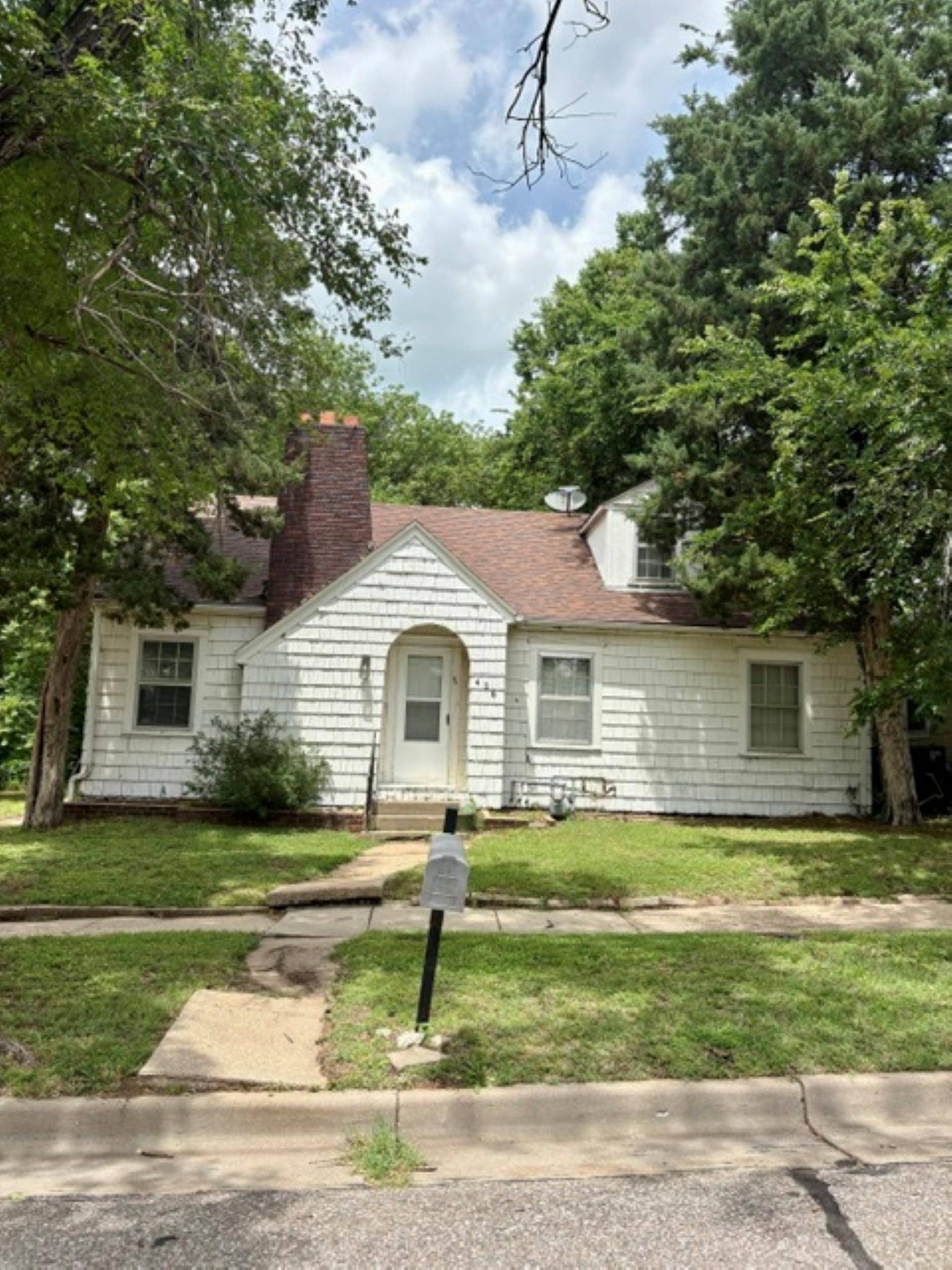 426 W Cave Springs AVe, El Dorado, KS 67042