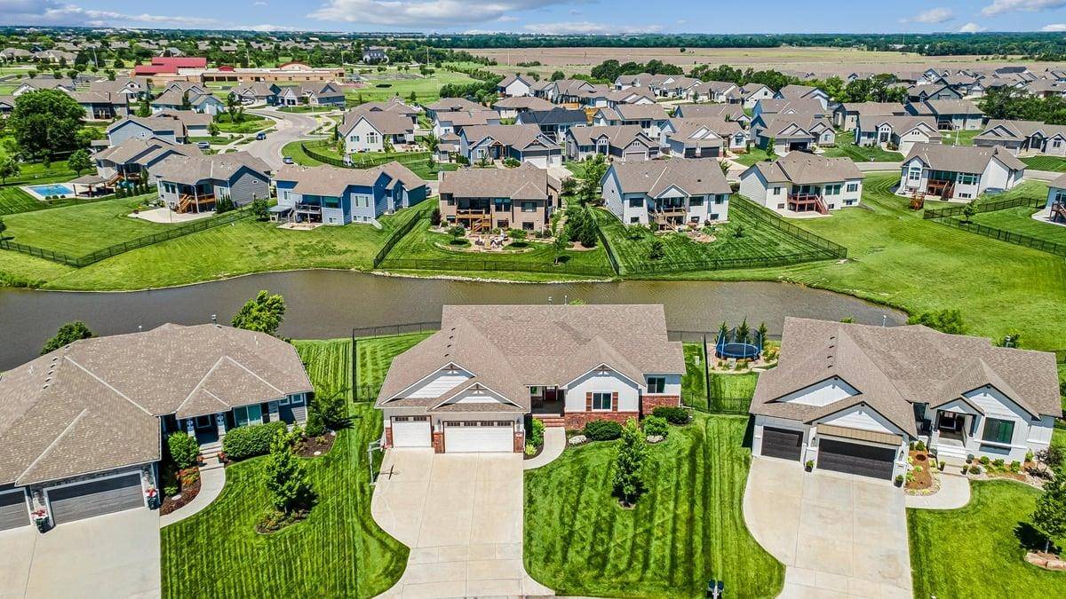 2407 N Lakeside Cir., Andover, KS 67002