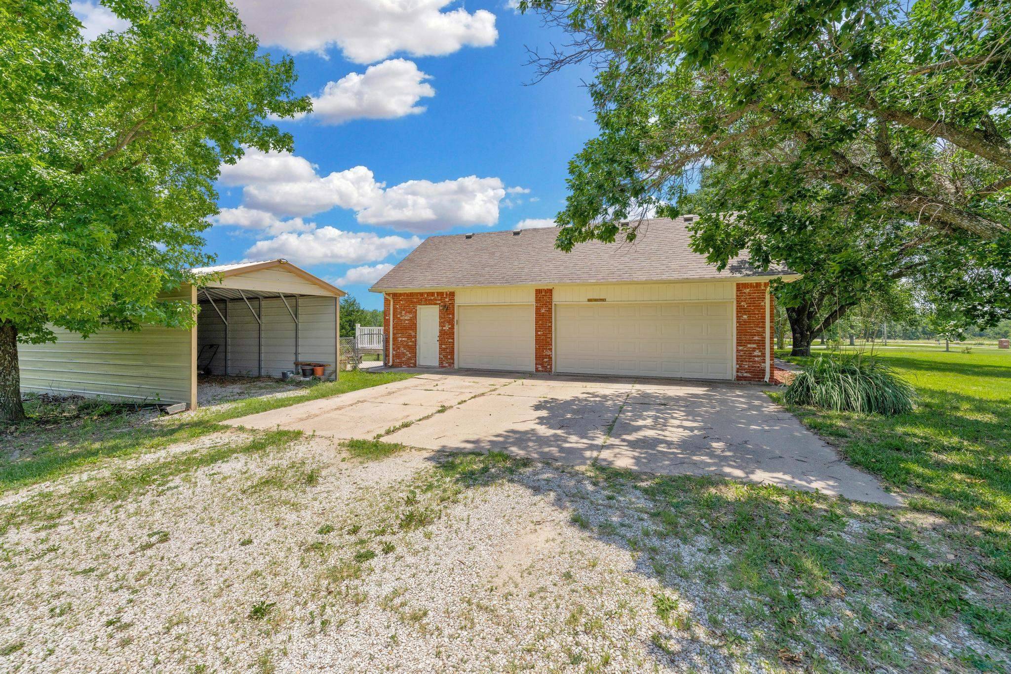 1254 N Osage Rd, Mulvane, KS 67110