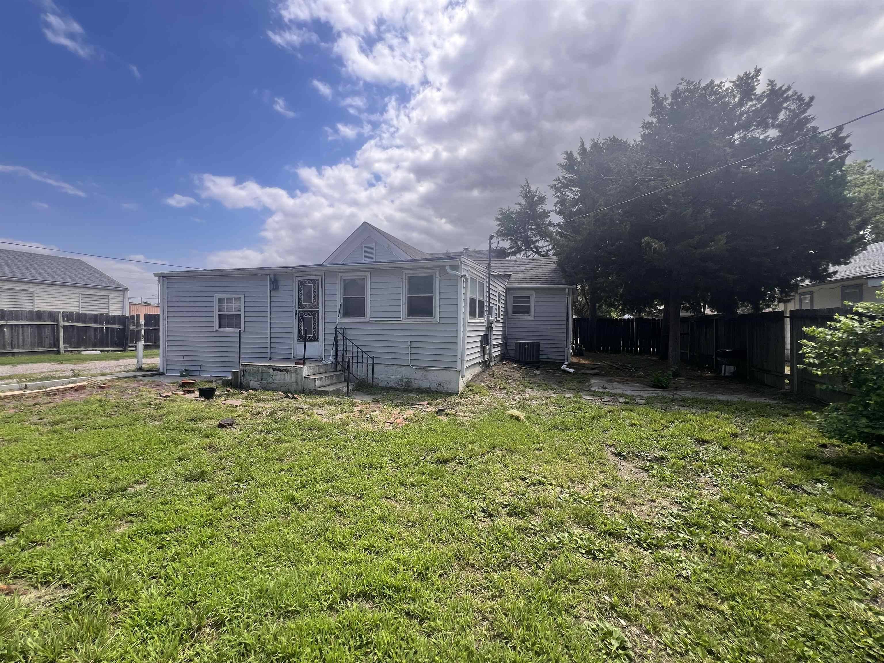 615 N Custer, Wichita, KS 67203