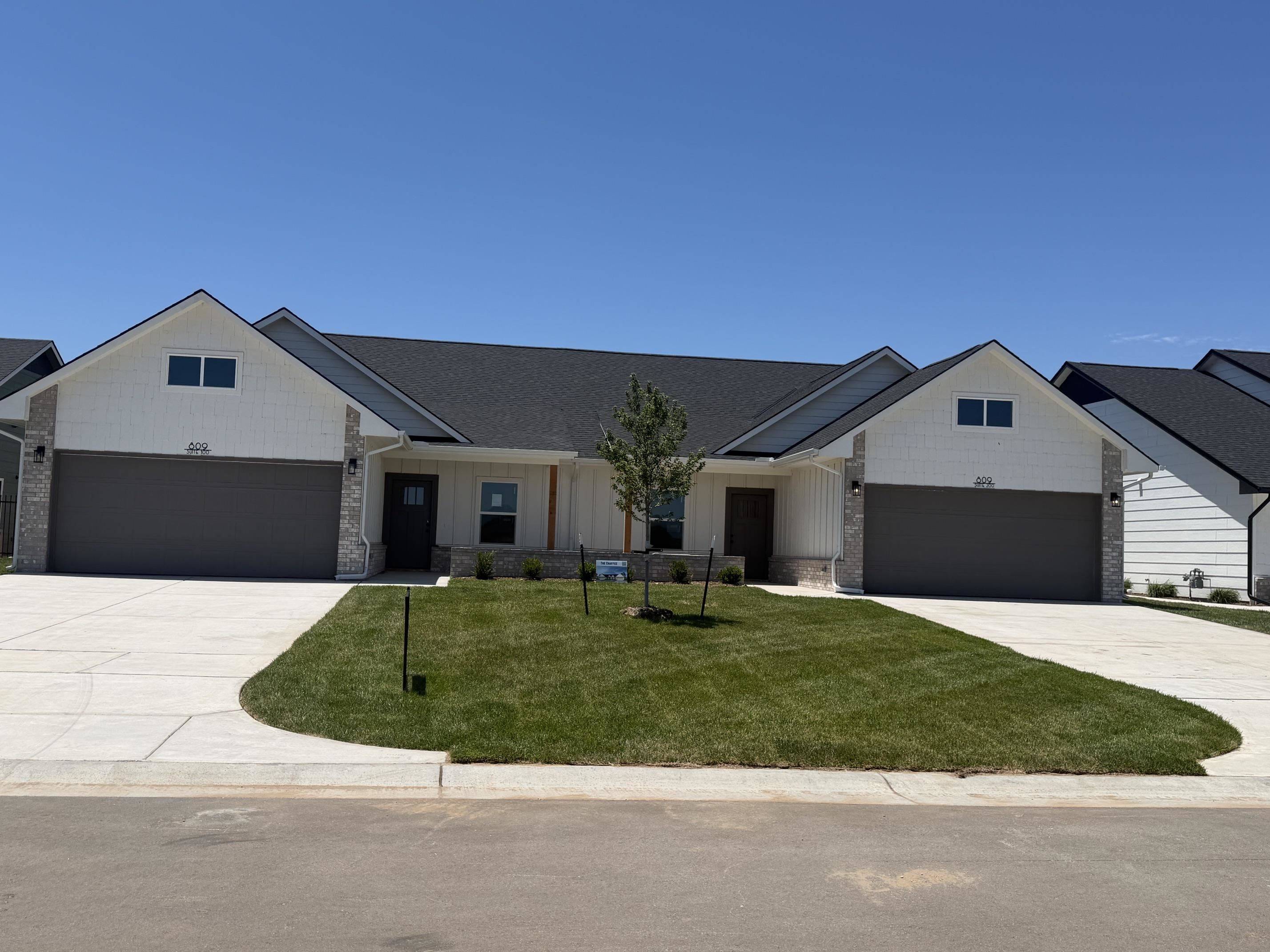 809 N Rainbow Lake St, Wichita, KS 67235