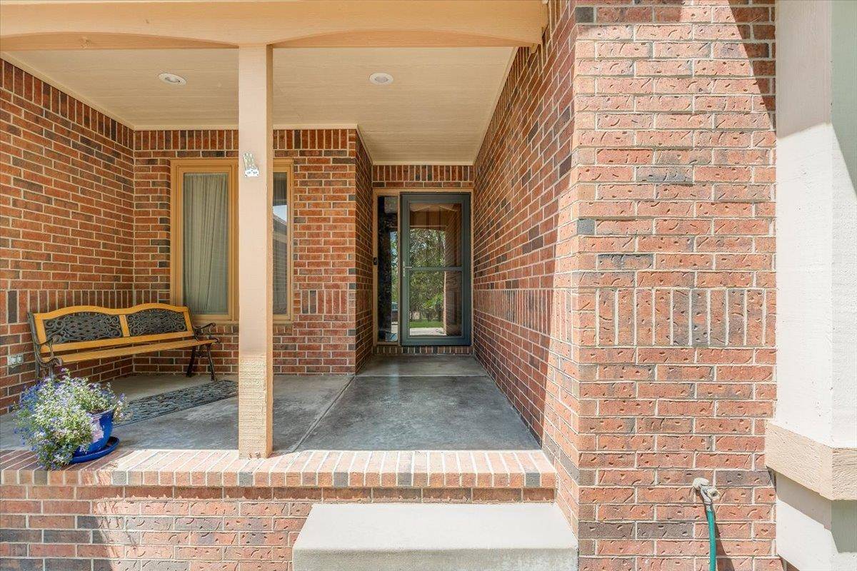 2366 N Vinegate Ct, Wichita, KS 67226