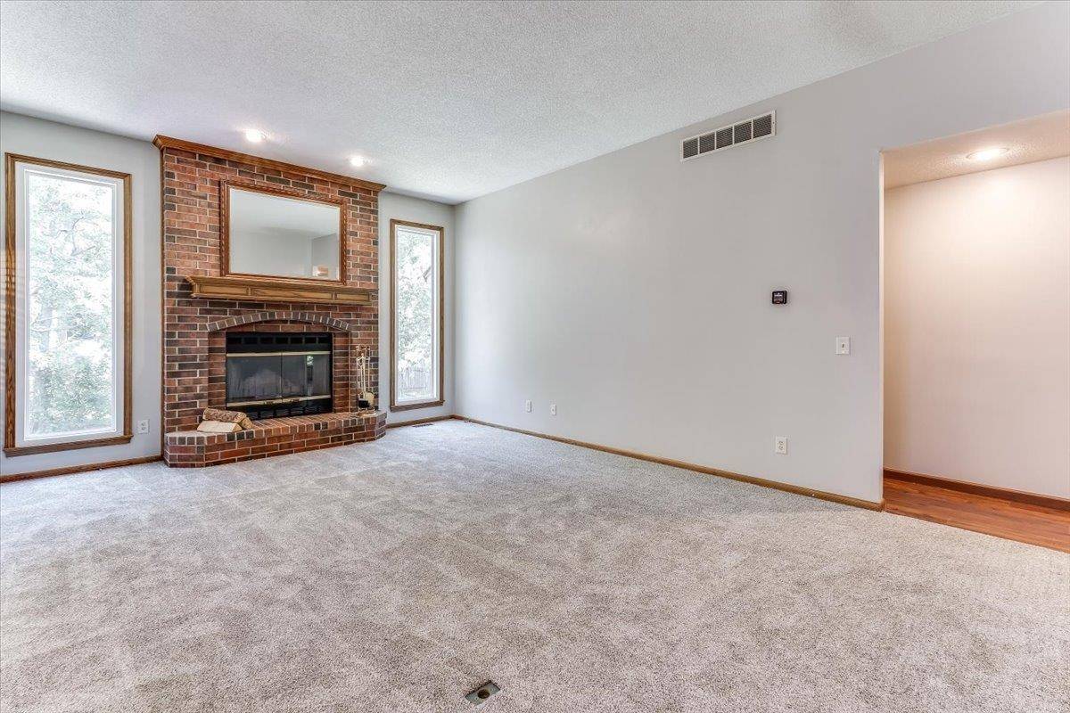 2366 N Vinegate Ct, Wichita, KS 67226