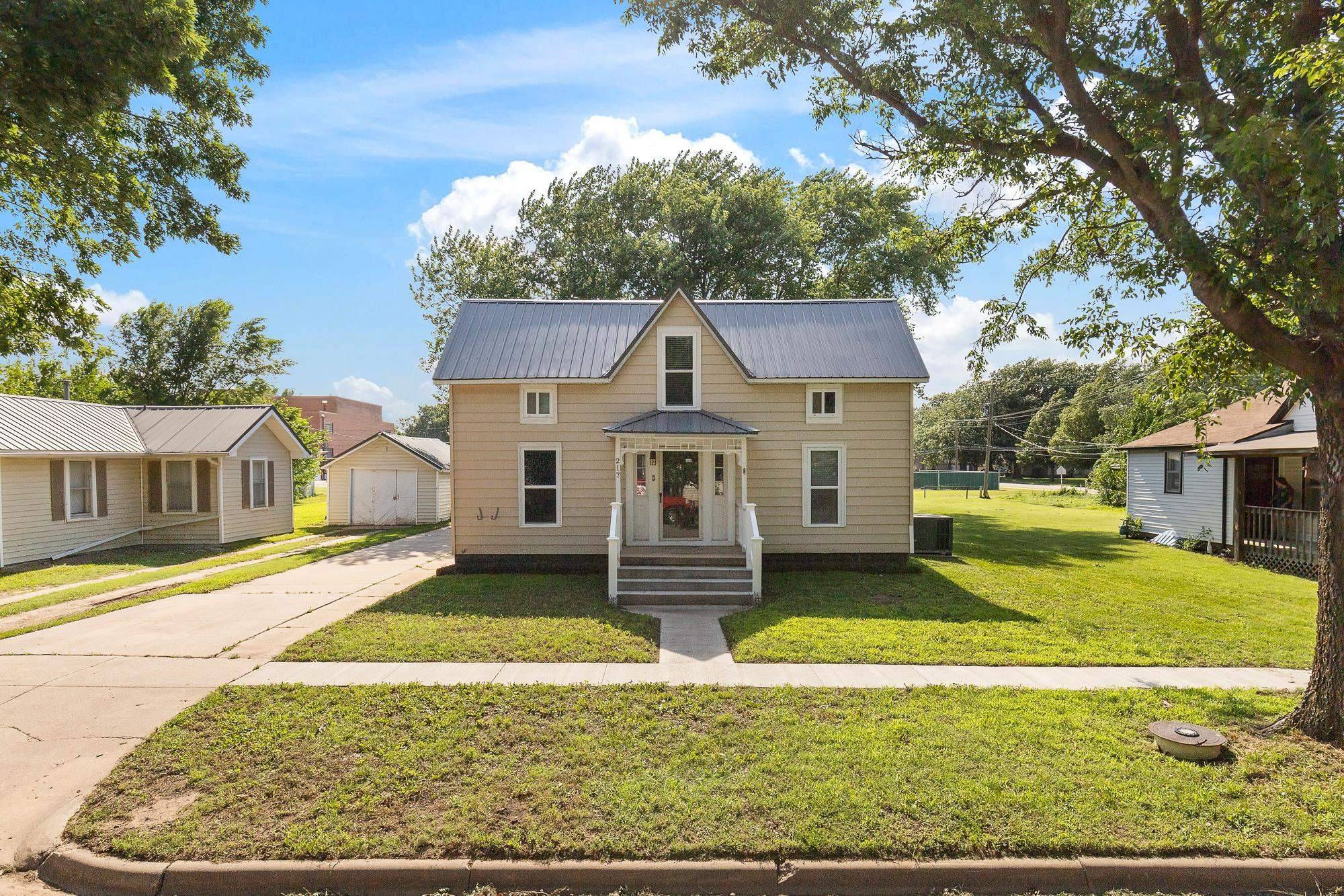 217 N Emporia St, Haven, KS 67543