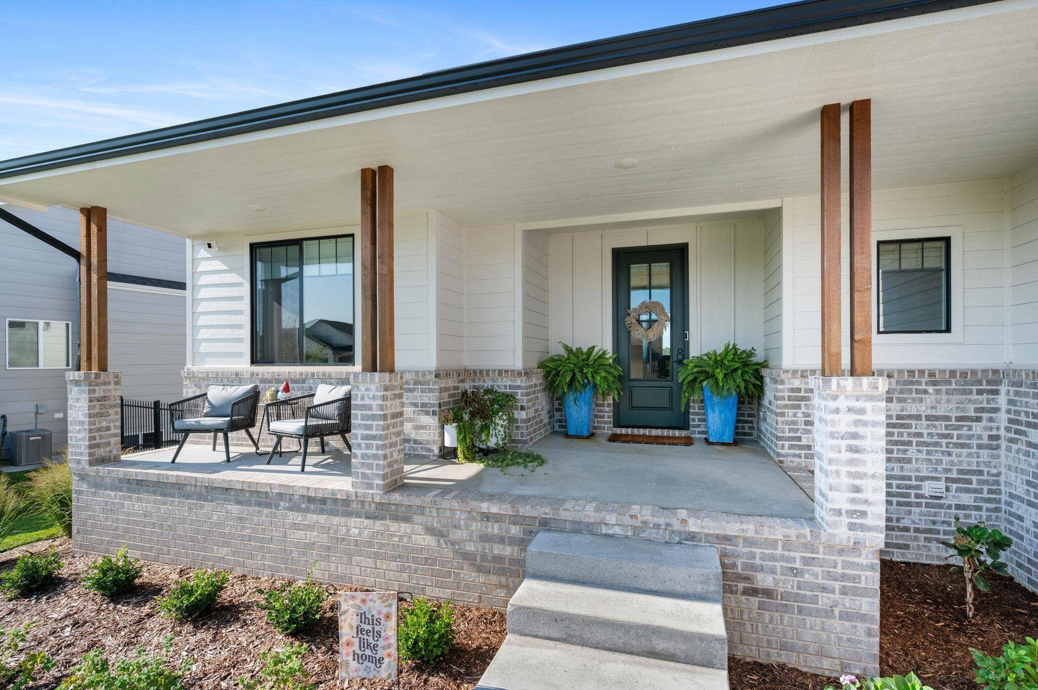 1327 W Footbridge St, Goddard, KS 67052
