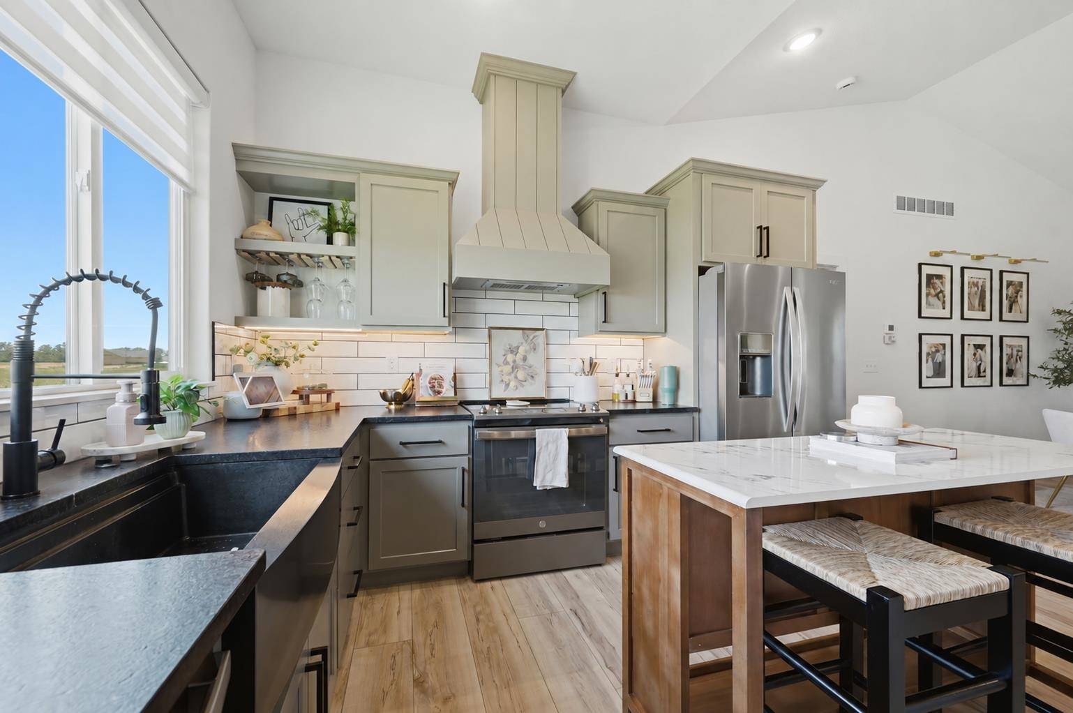 1327 W Footbridge St, Goddard, KS 67052