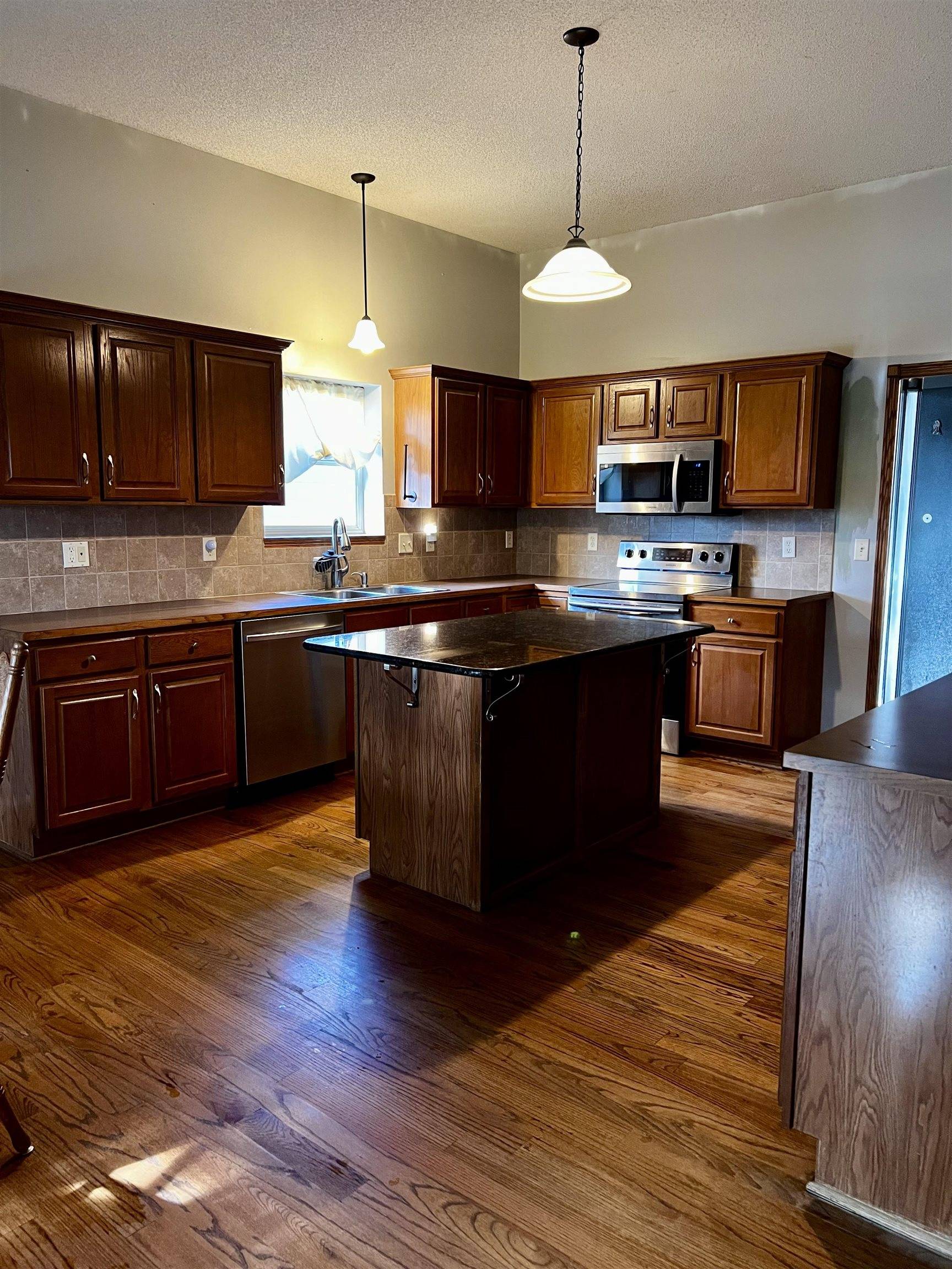 8905 N Ridgewood Ln, Park City, KS 67147