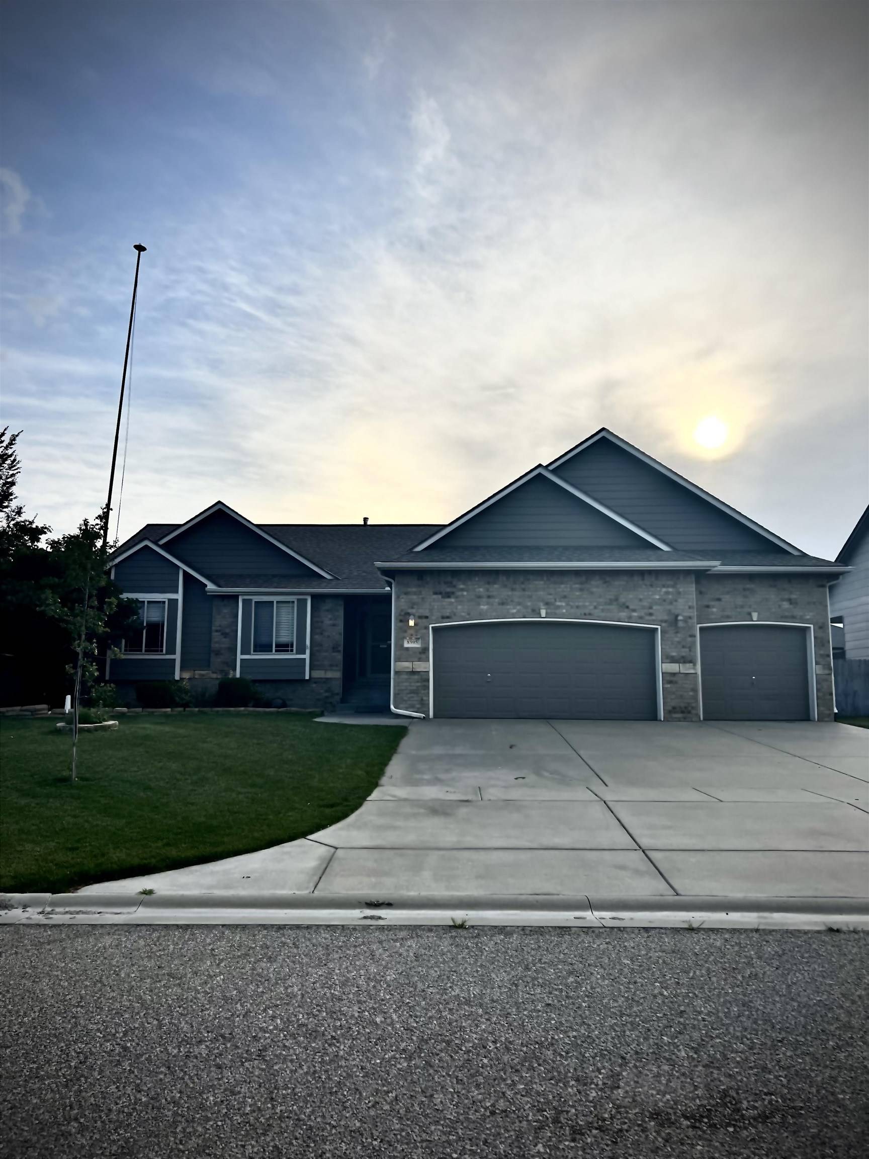 8905 N Ridgewood Ln, Park City, KS 67147