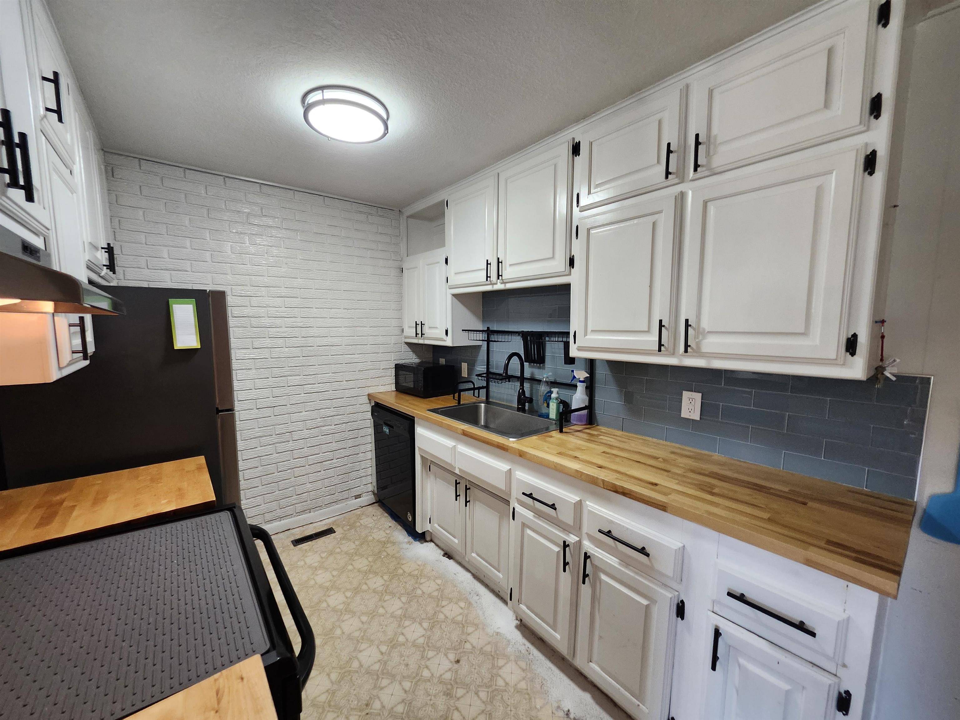 1407 E Crowley St, Wichita, KS 67216