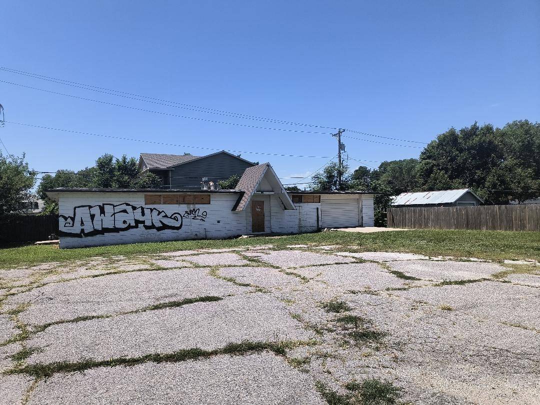 1518 E 1st Street N, Wichita, KS 67214