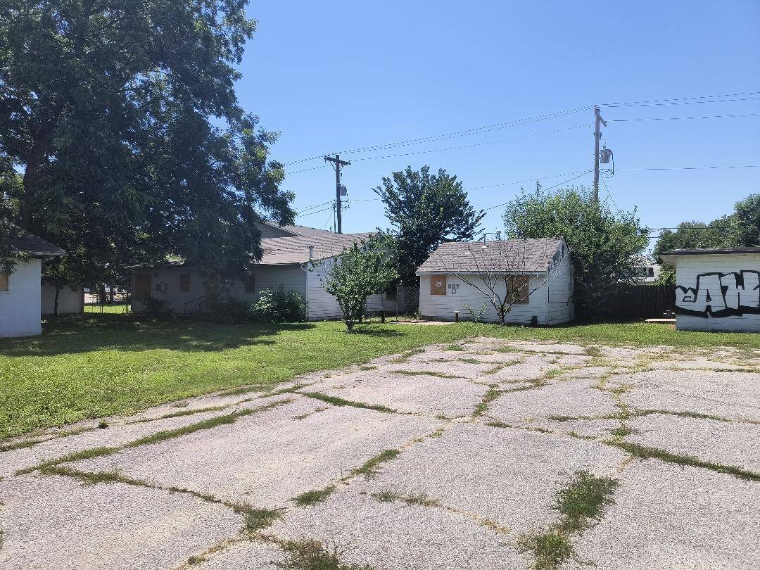 1518 E 1st Street N, Wichita, KS 67214