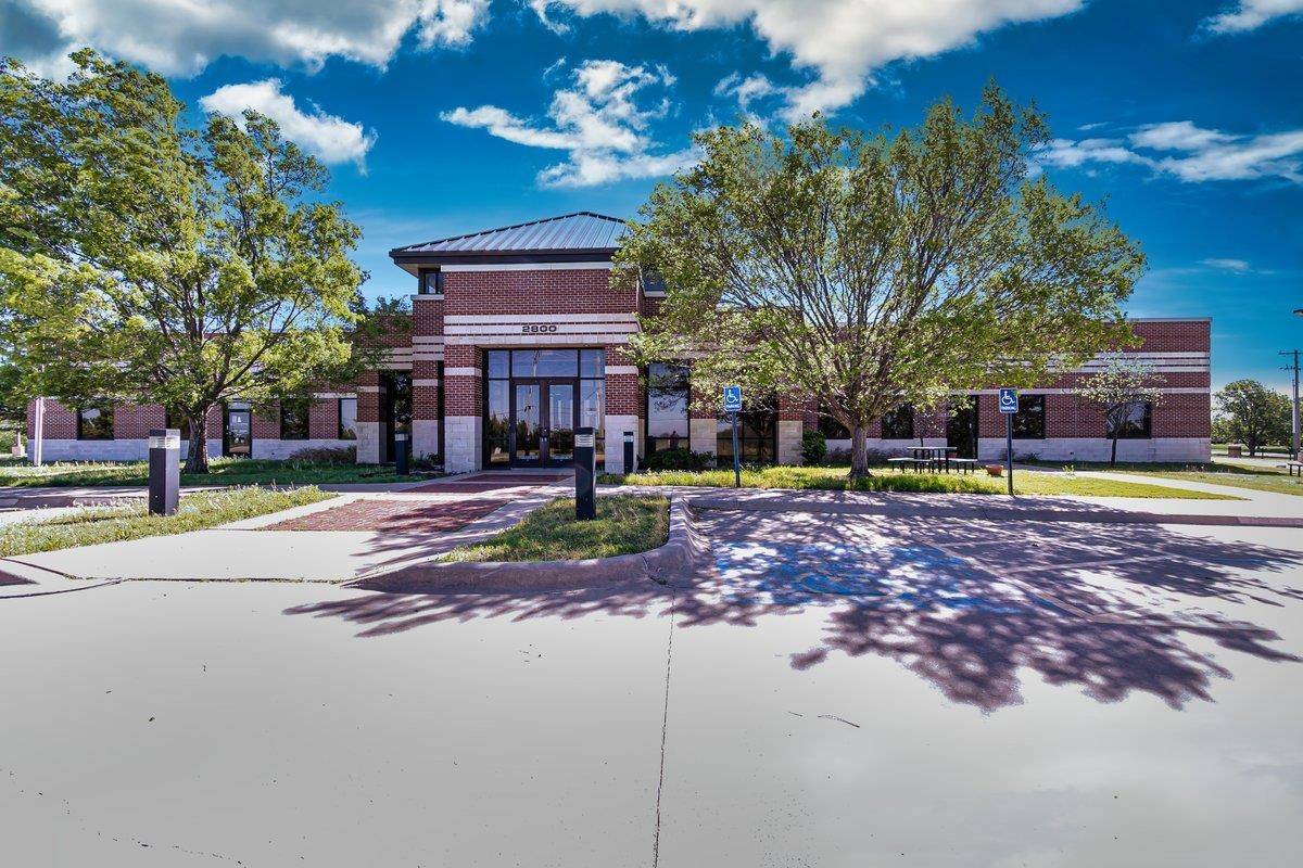 2800 S Rock Rd, Wichita, KS 67210