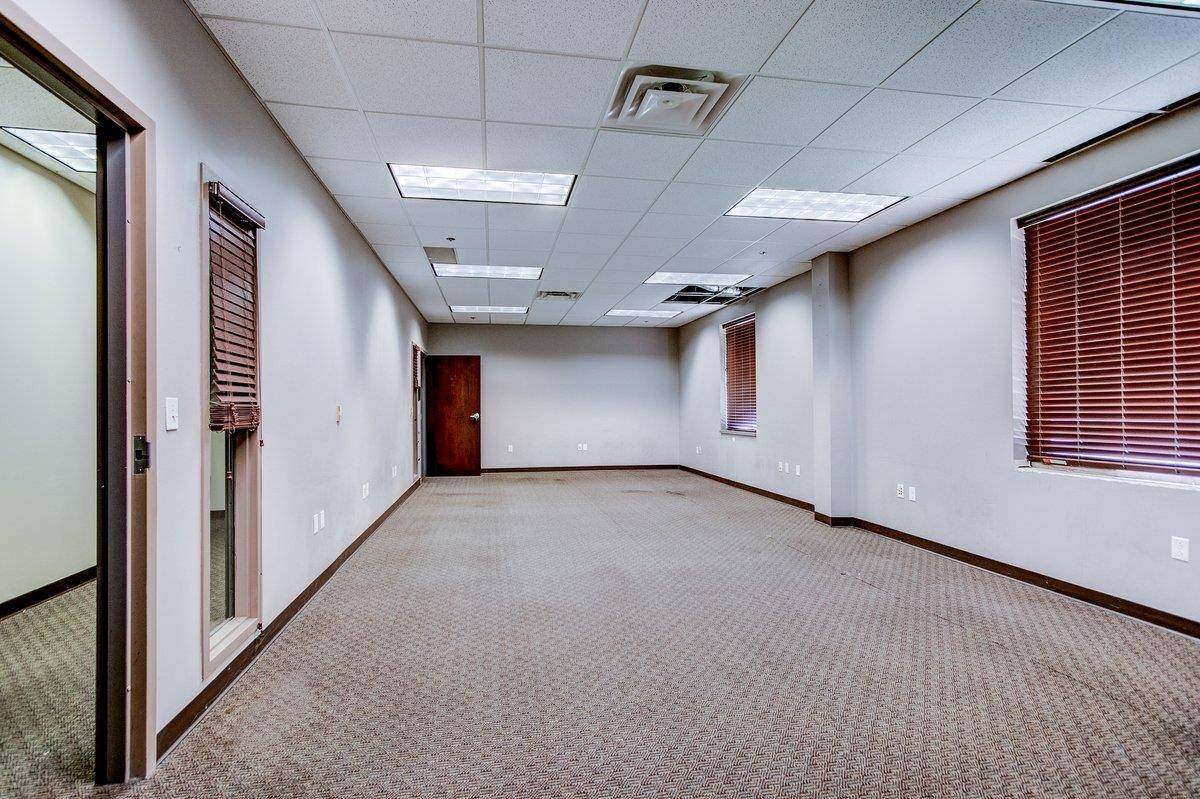 2800 S Rock Rd, Wichita, KS 67210