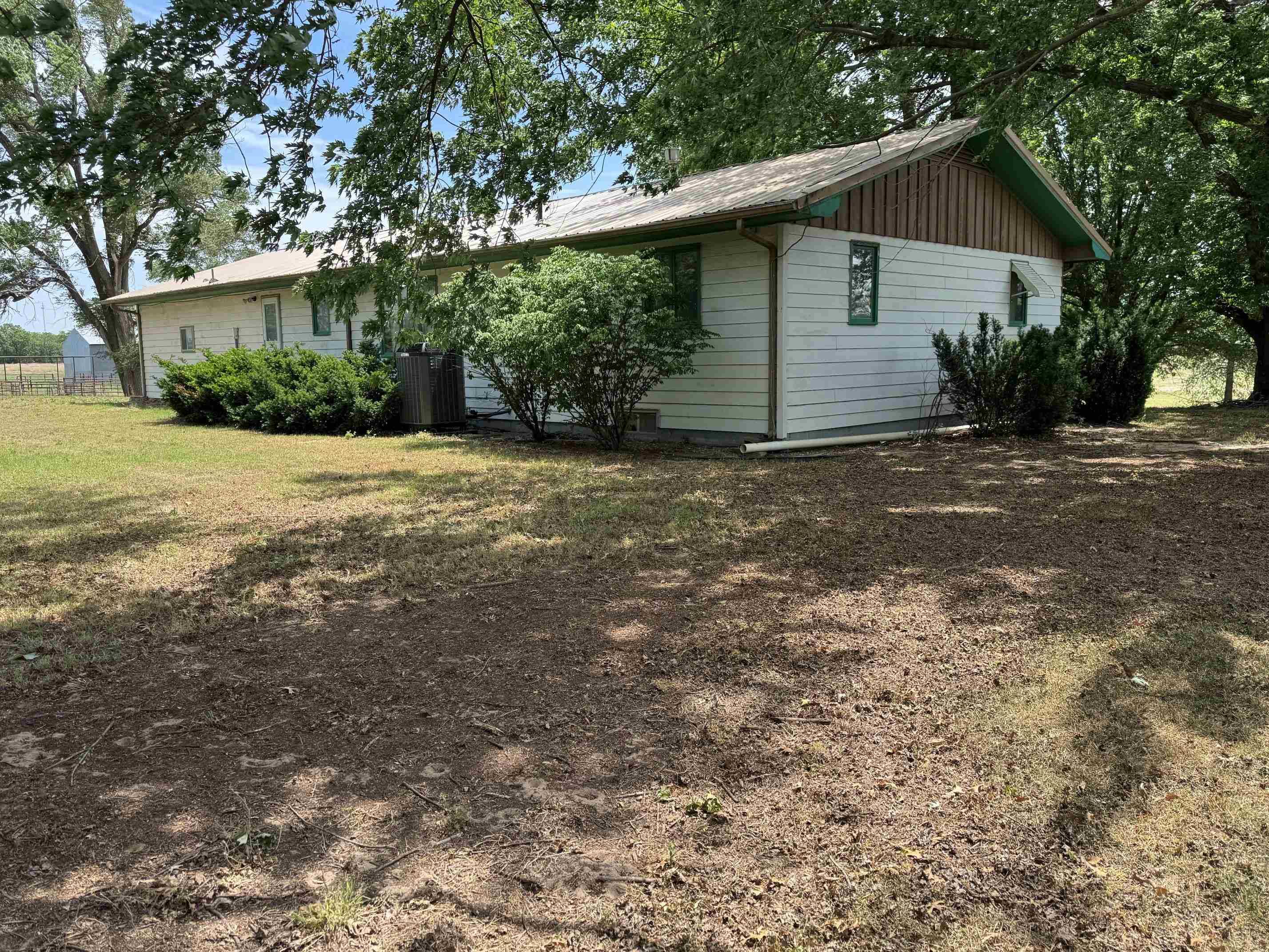 914 N Burmac Rd., Burrton, KS 67020
