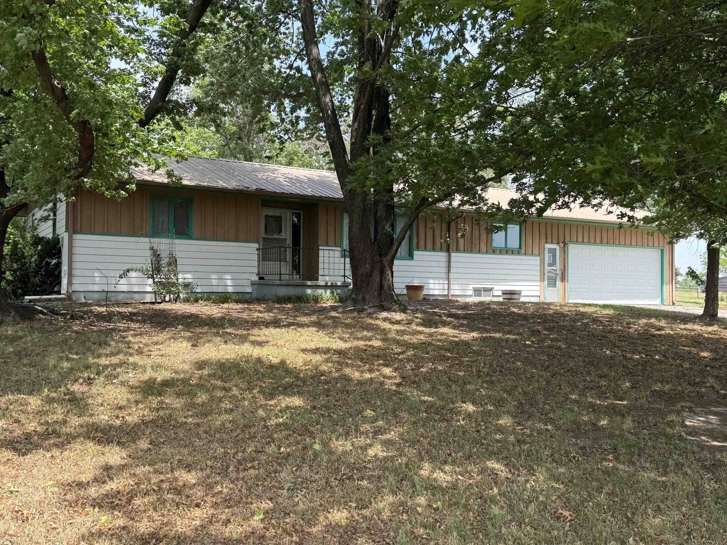 914 N Burmac Rd., Burrton, KS 67020