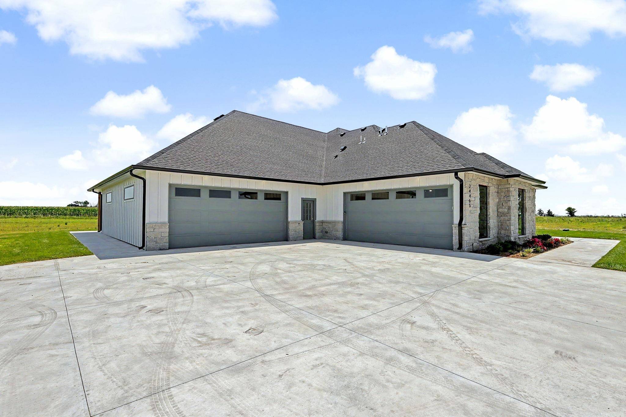 24465 W Stonebottom Ct, Goddard, KS 67052
