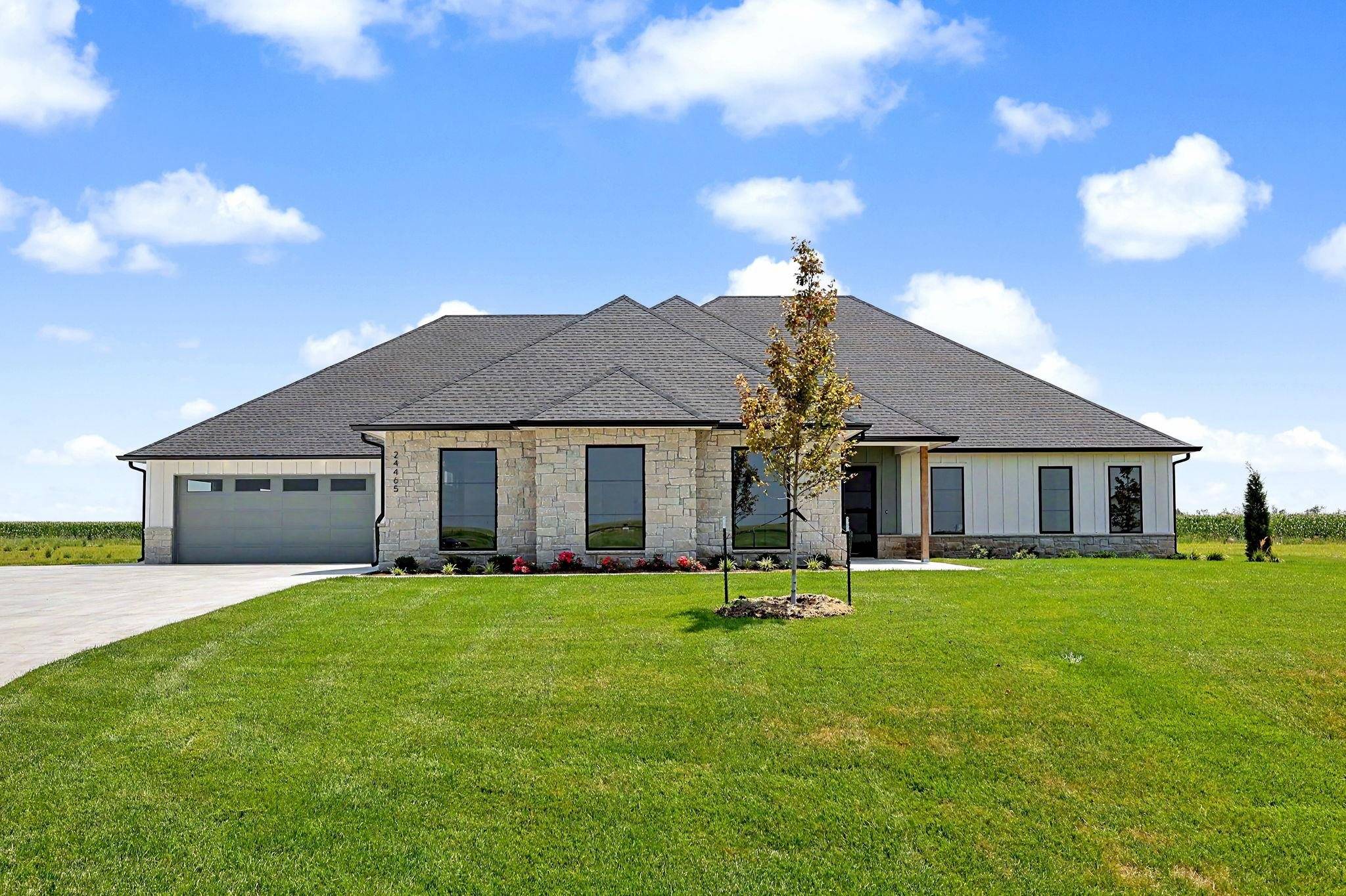 24465 W Stonebottom Ct, Goddard, KS 67052