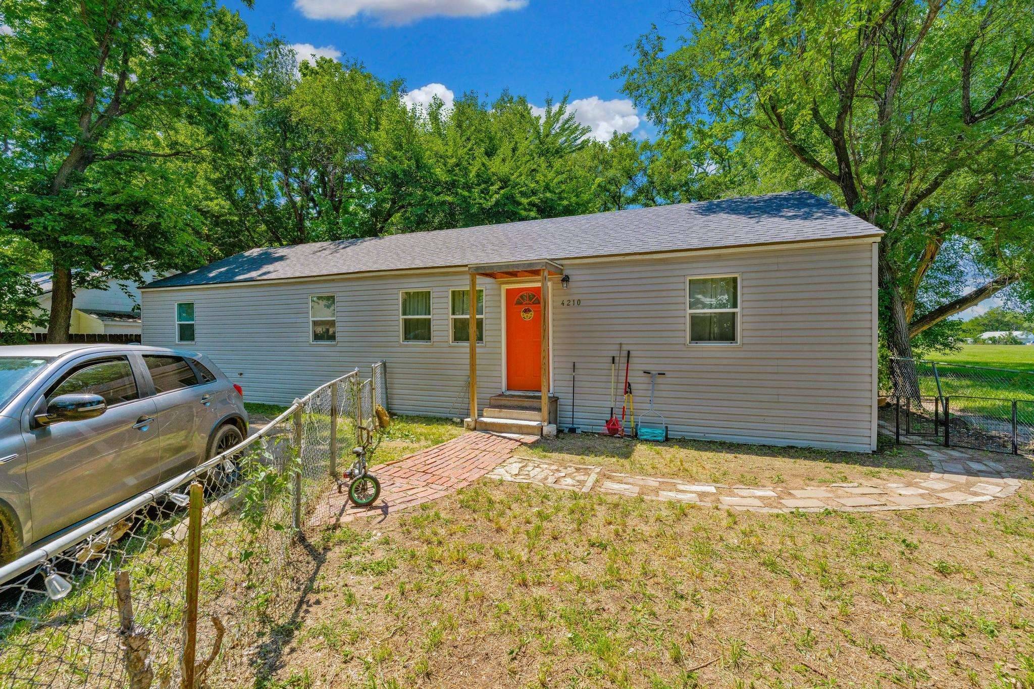 4210 E Menlo Dr, Wichita, KS 67218