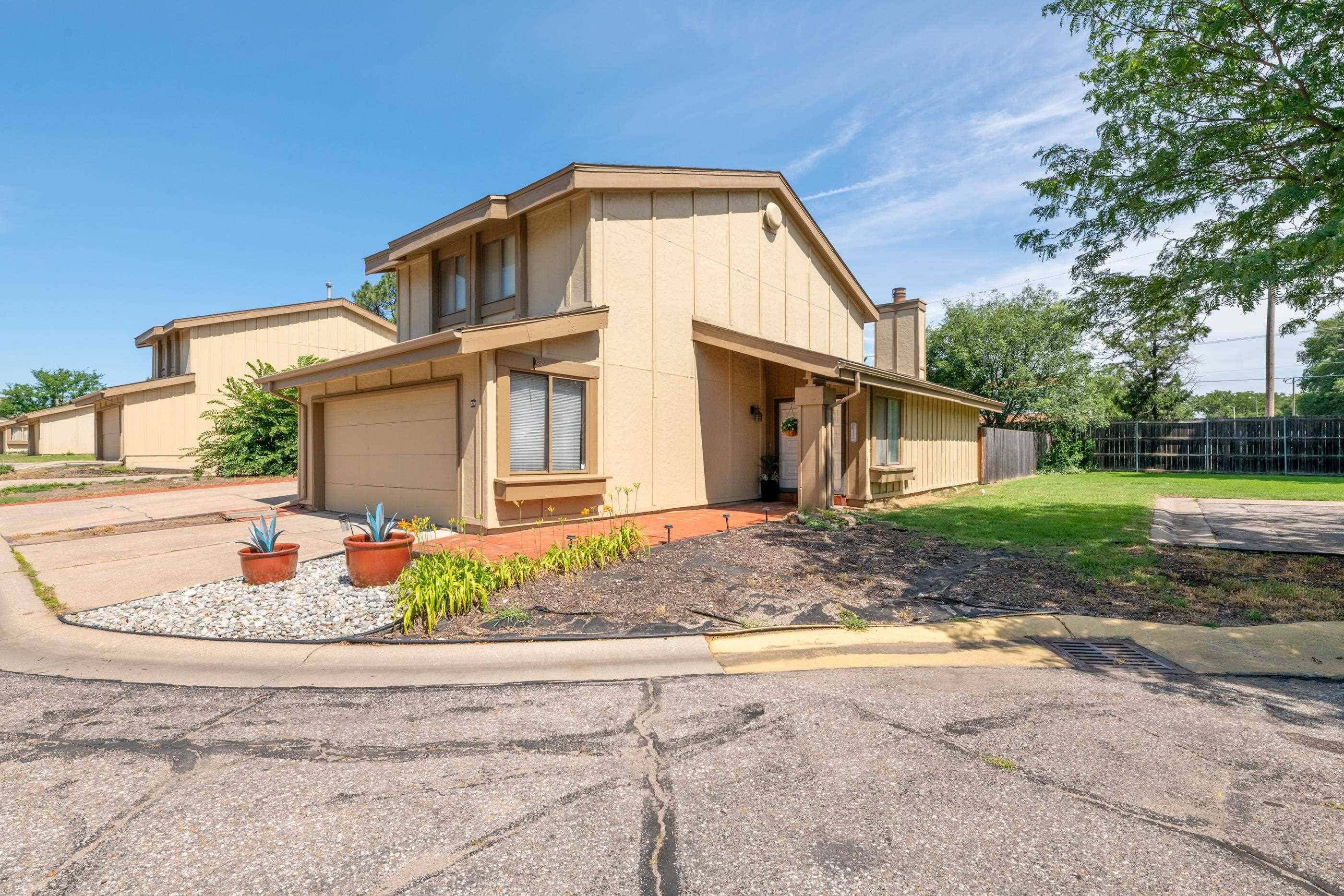 8419 E Harry St, Wichita, KS 67207