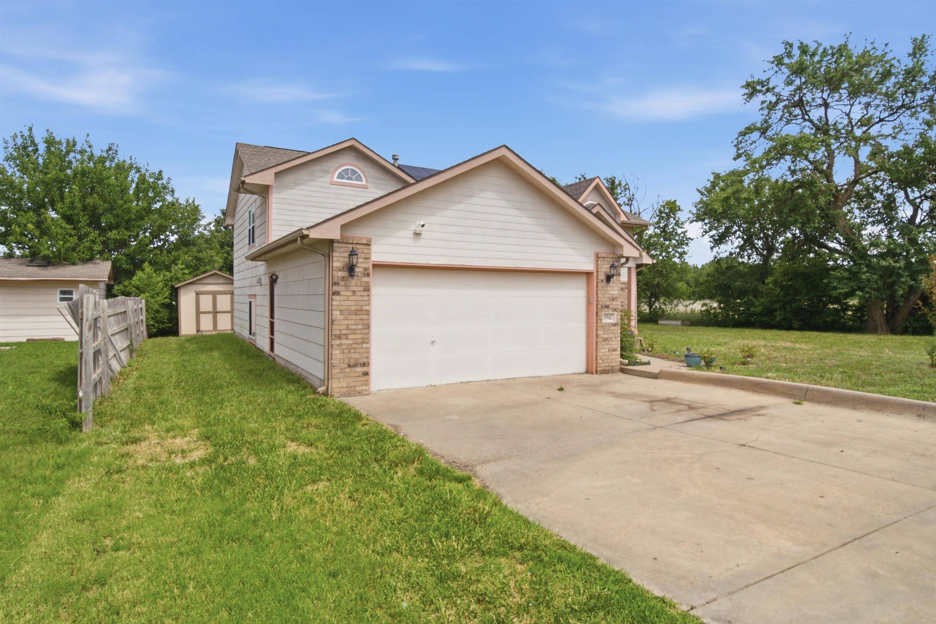 1942 S Chateau St, Wichita, KS 67207