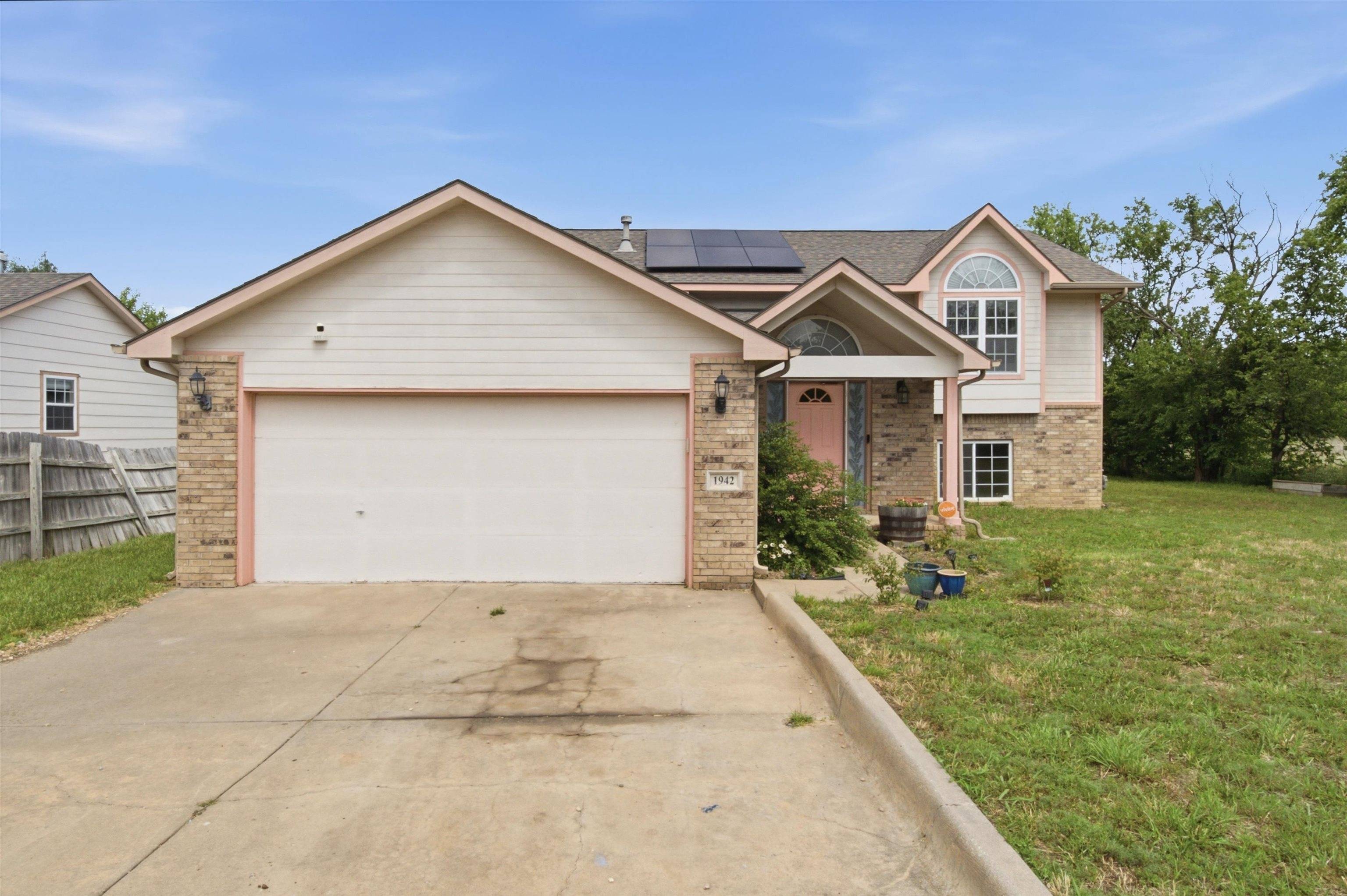 1942 S Chateau St, Wichita, KS 67207