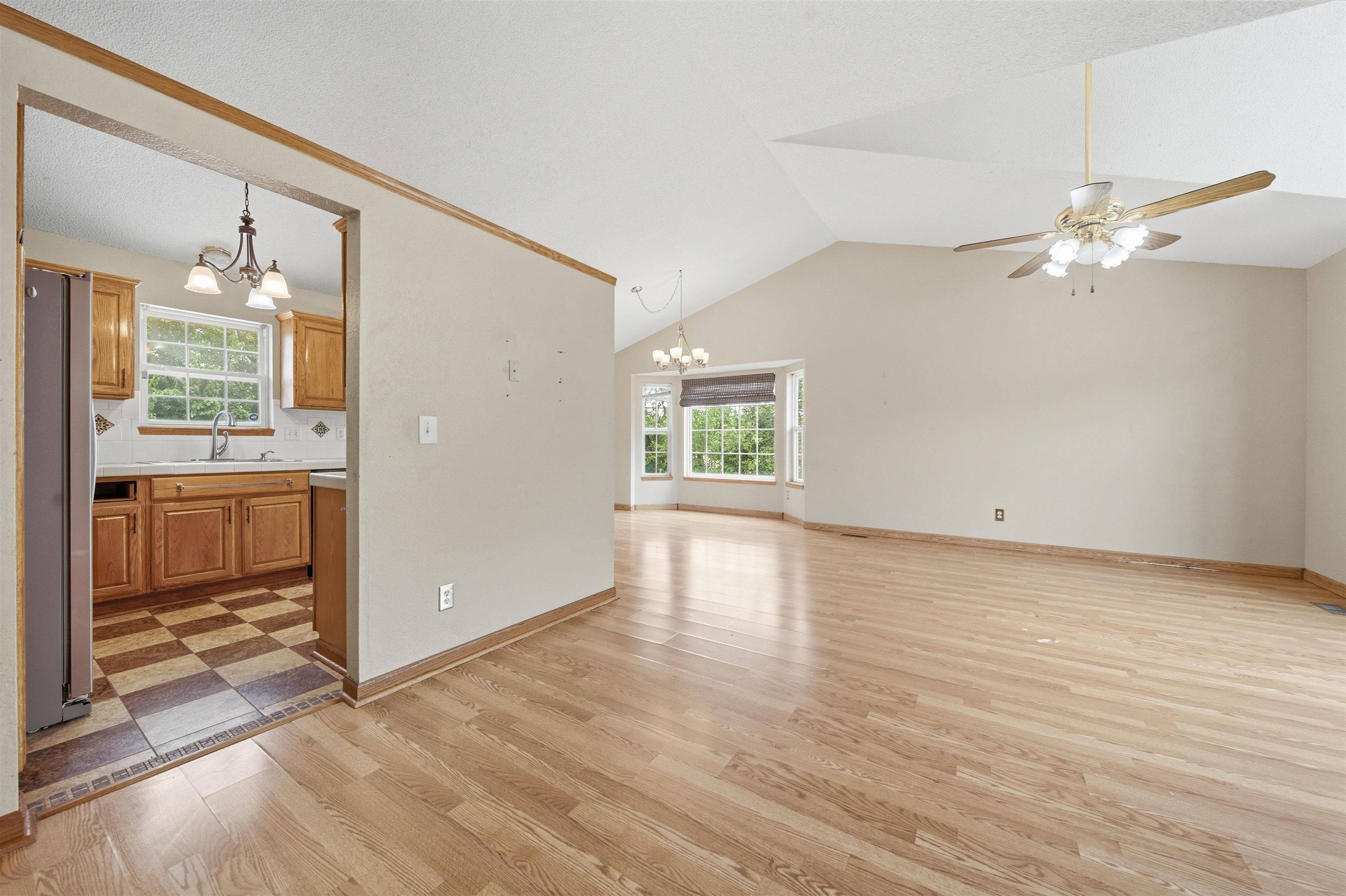 1942 S Chateau St, Wichita, KS 67207