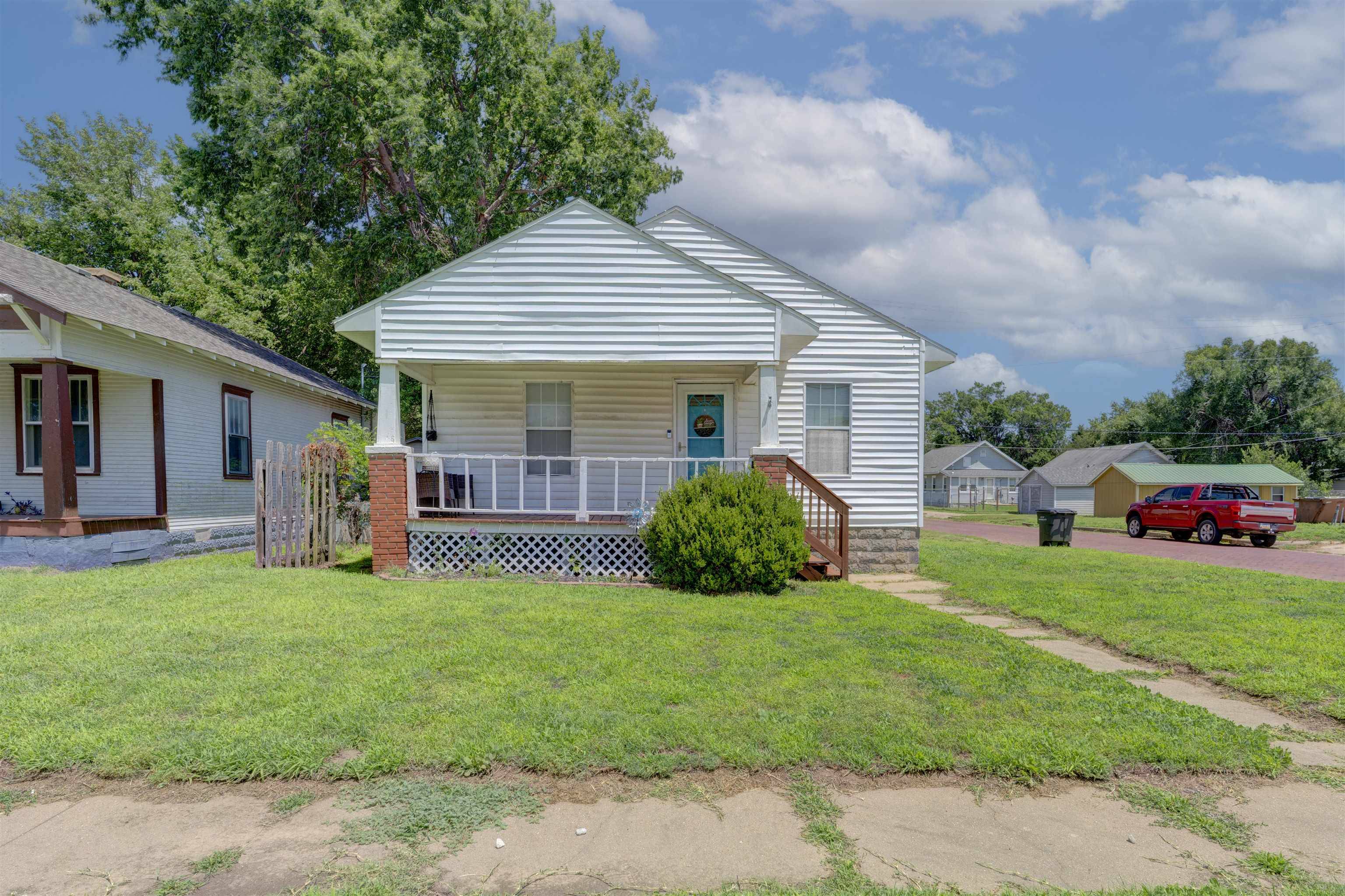 1326 S Summit St, Arkansas City, KS 67005
