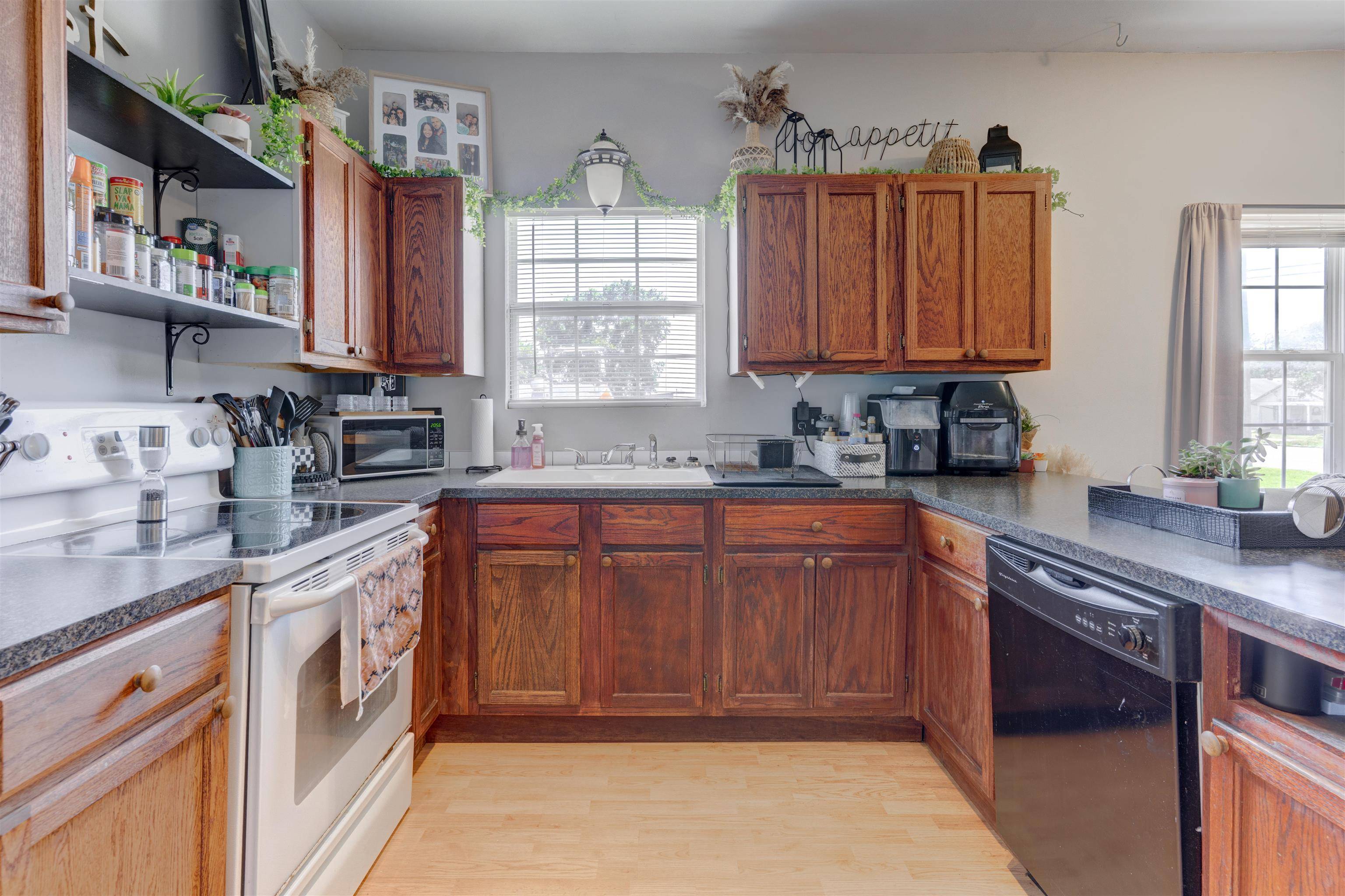 1326 S Summit St, Arkansas City, KS 67005