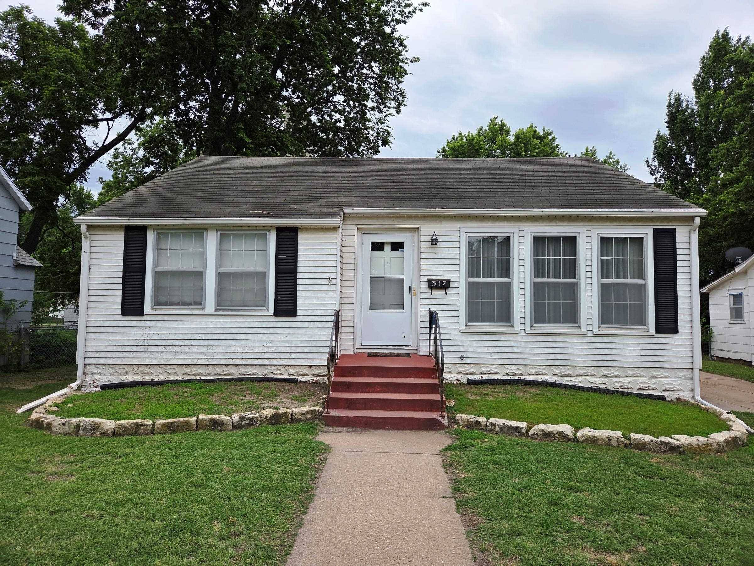 317 E 8th St, Newton, KS 67114