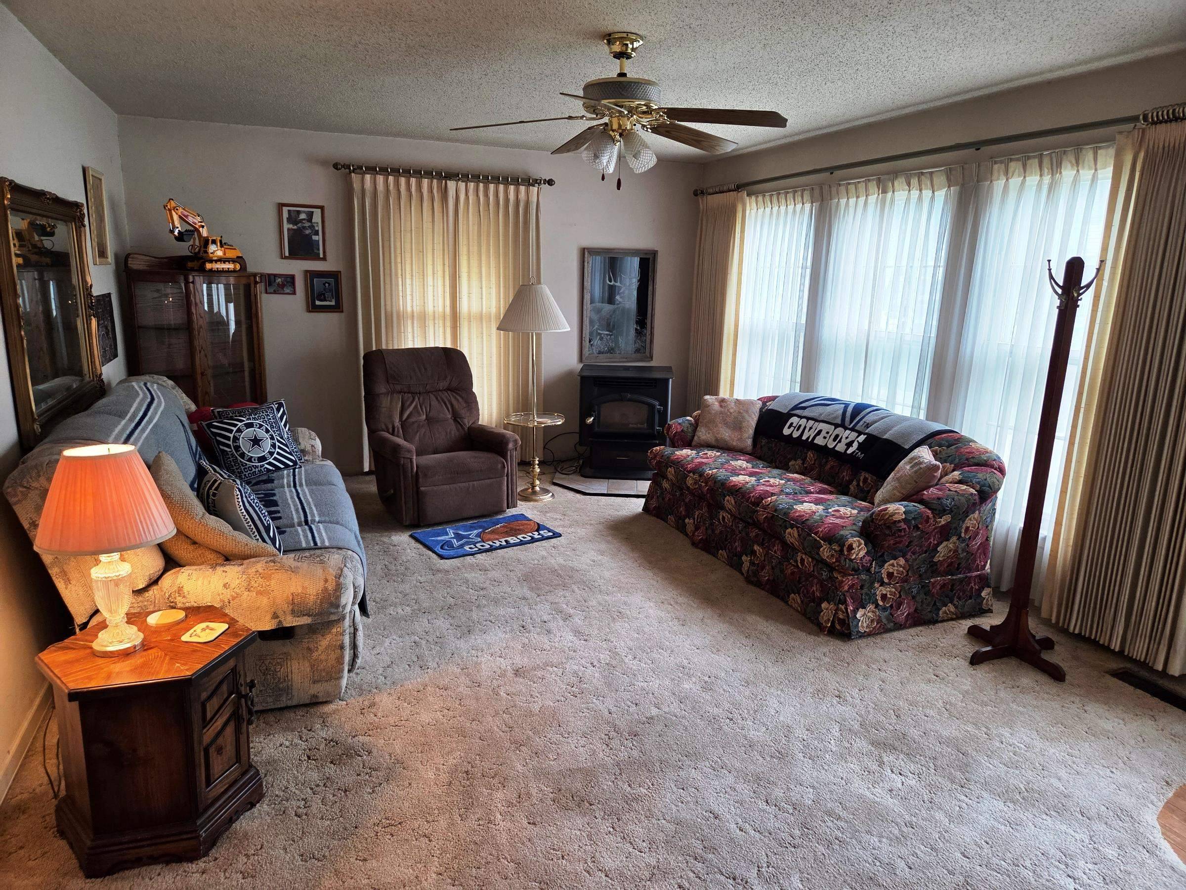 317 E 8th St, Newton, KS 67114