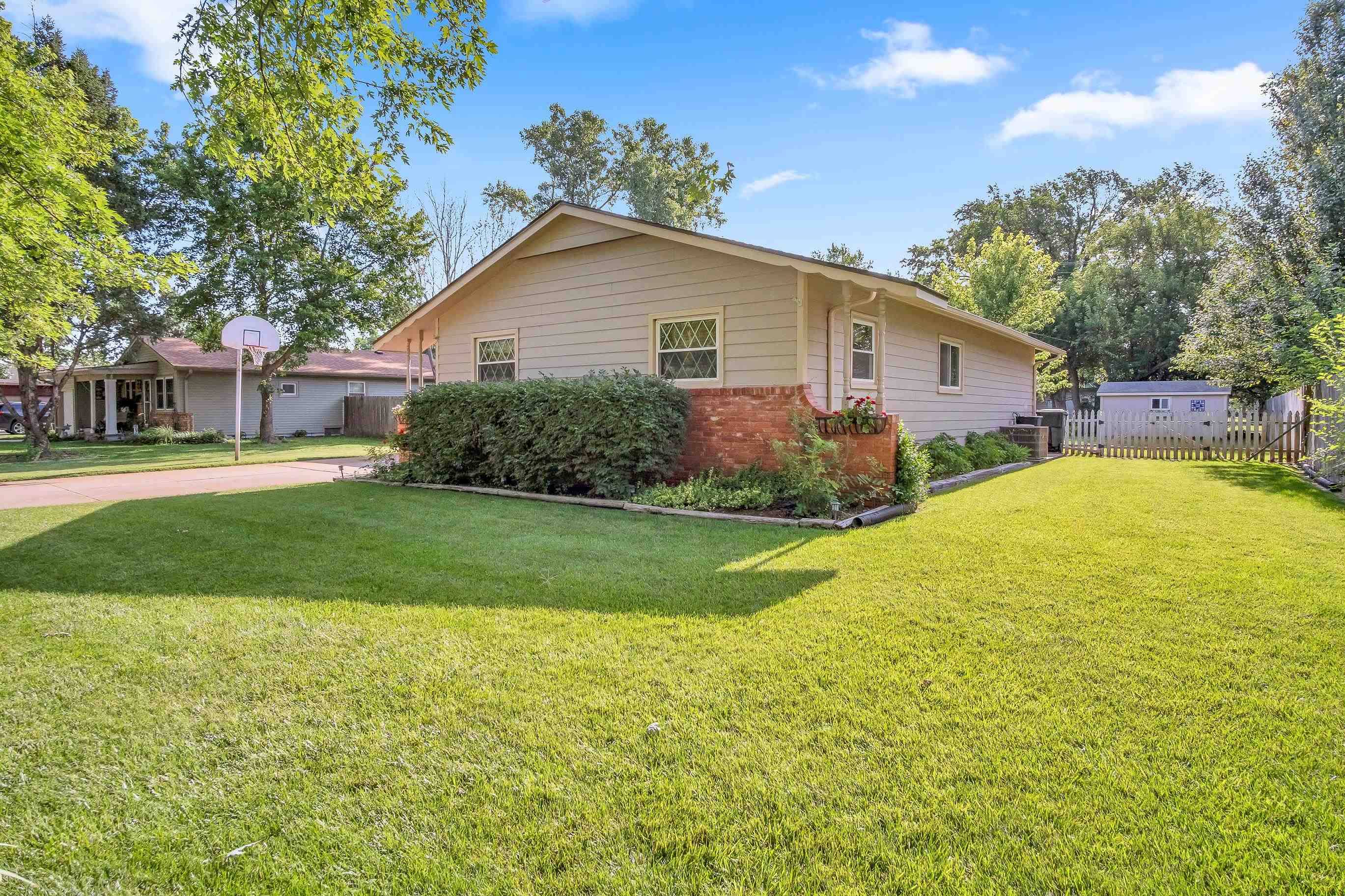 502 West, Halstead, KS 67056