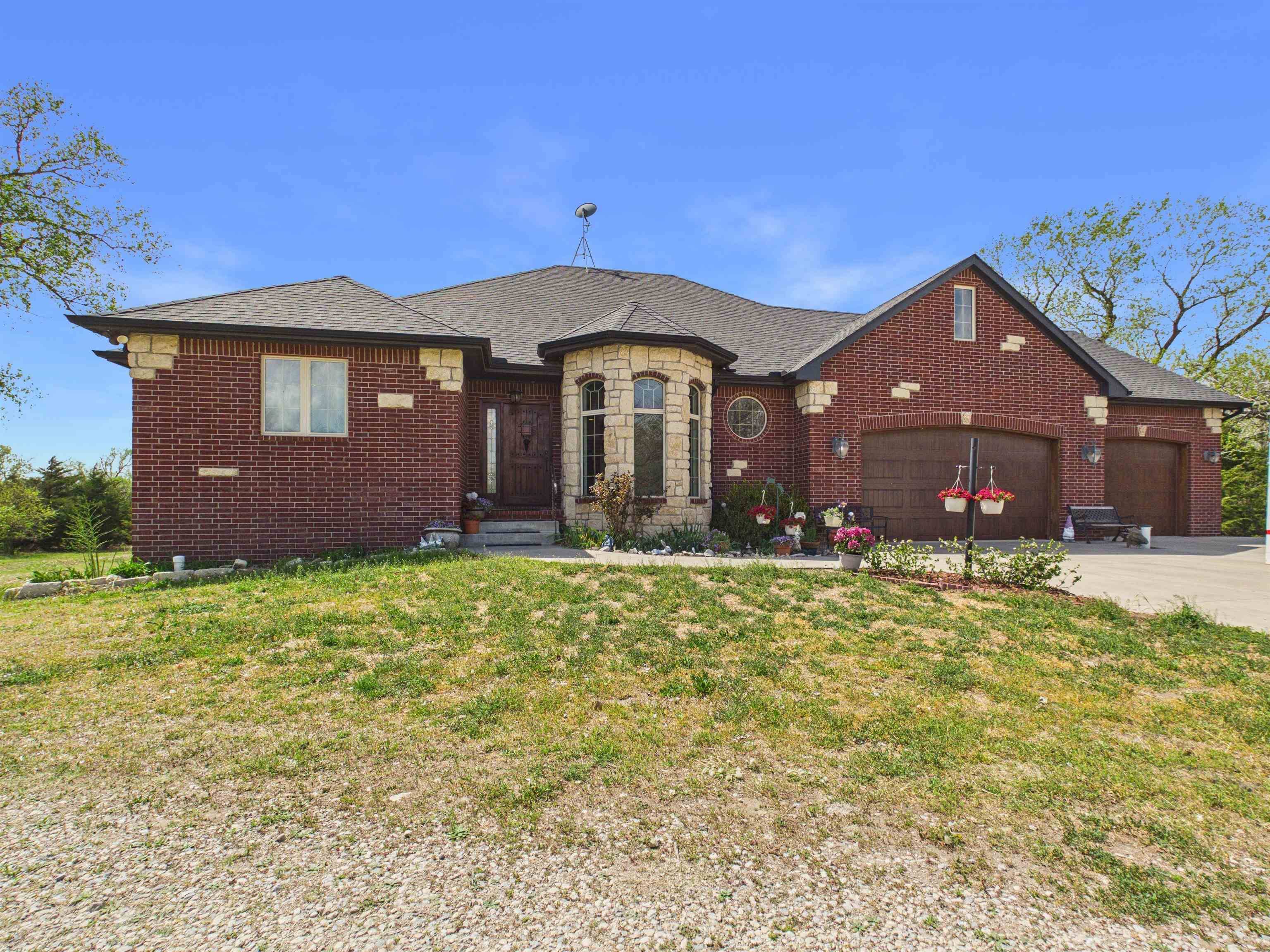 22015 W 101st St N, Mount Hope, KS 67108