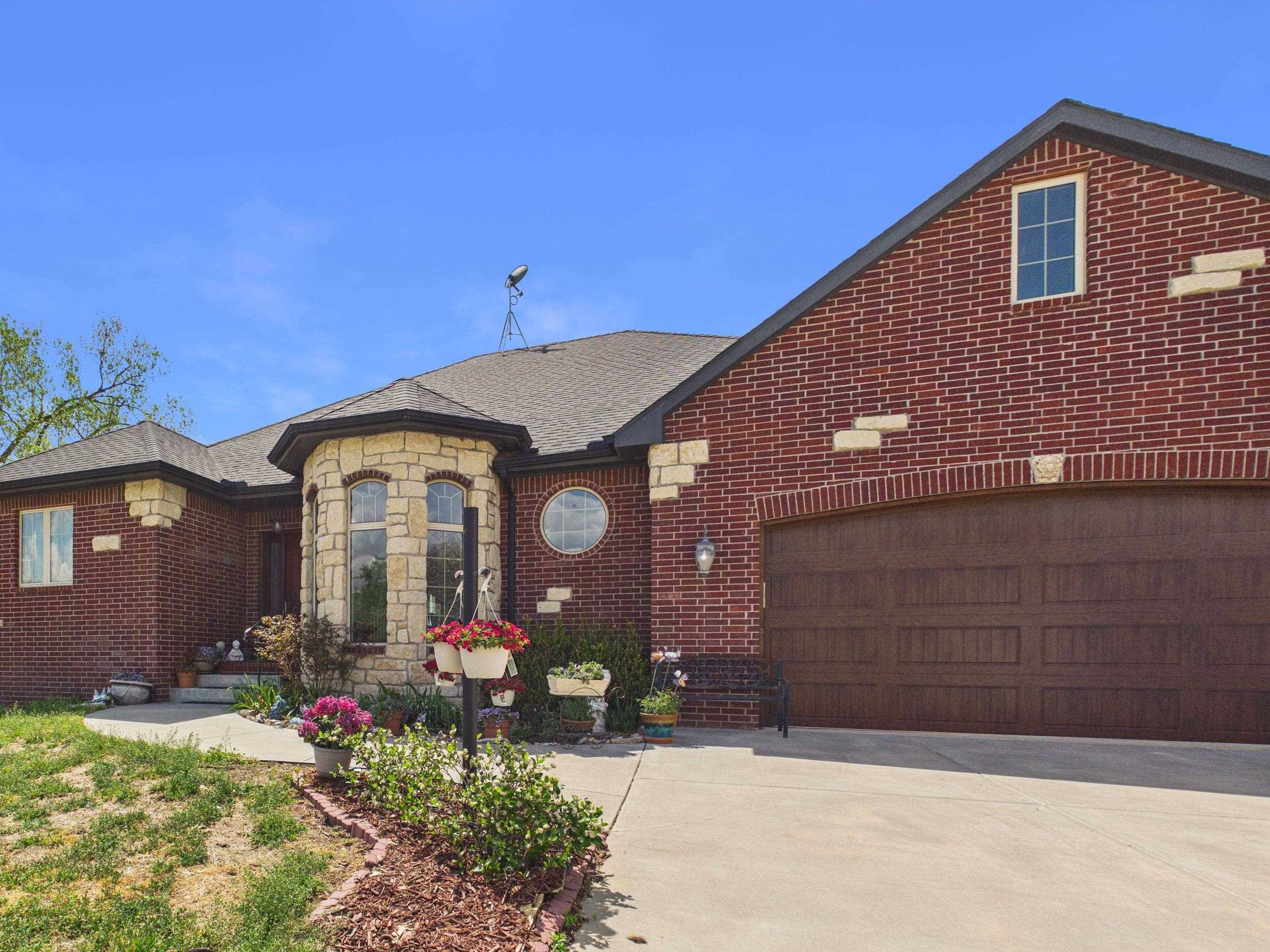 22015 W 101st St N, Mount Hope, KS 67108