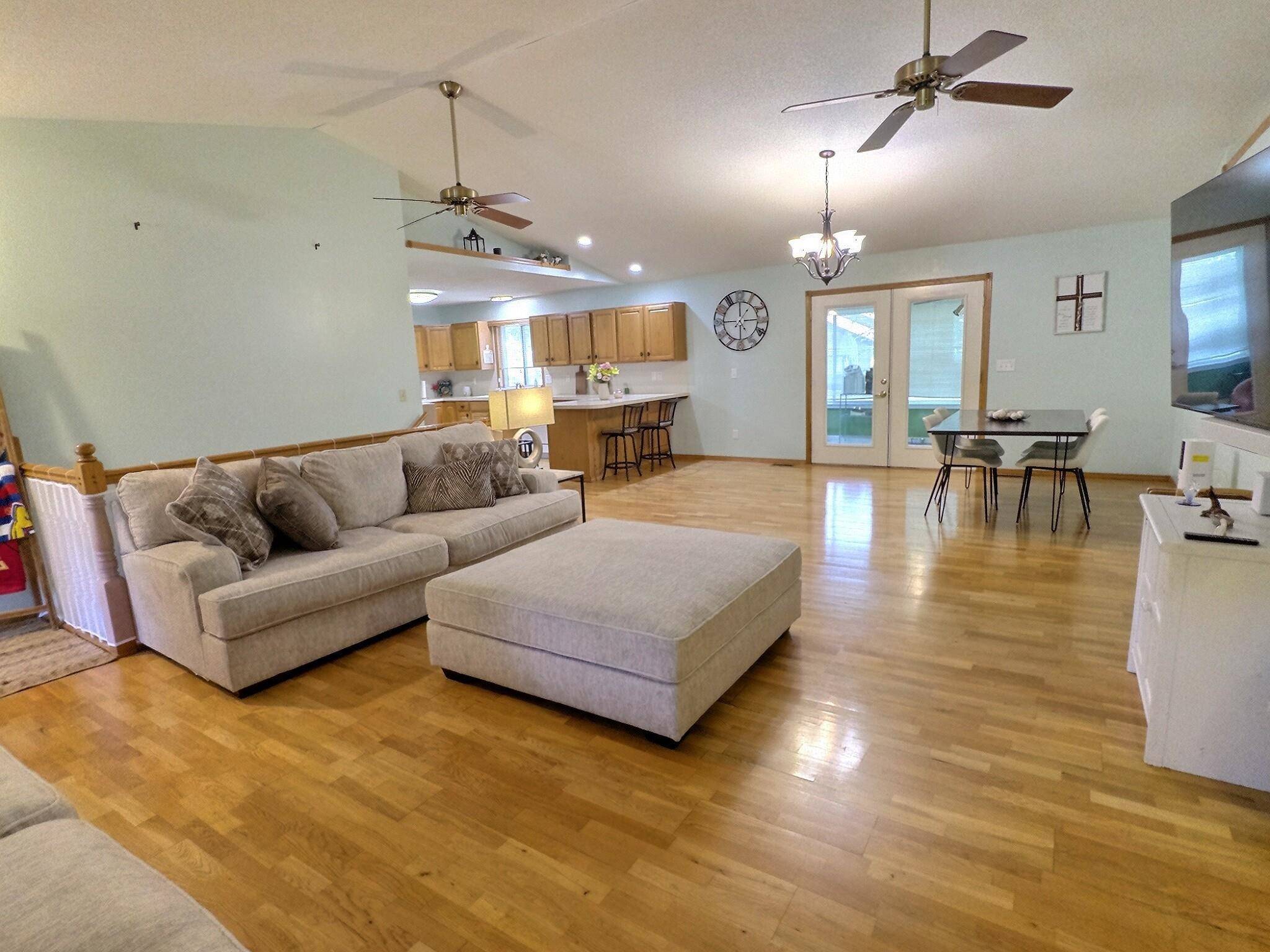 215 E Prather St, Mulvane, KS 67110