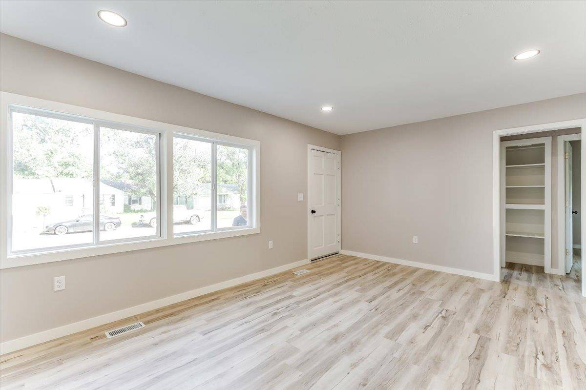 1727 N Northeast Parkway, Wichita, KS 67208