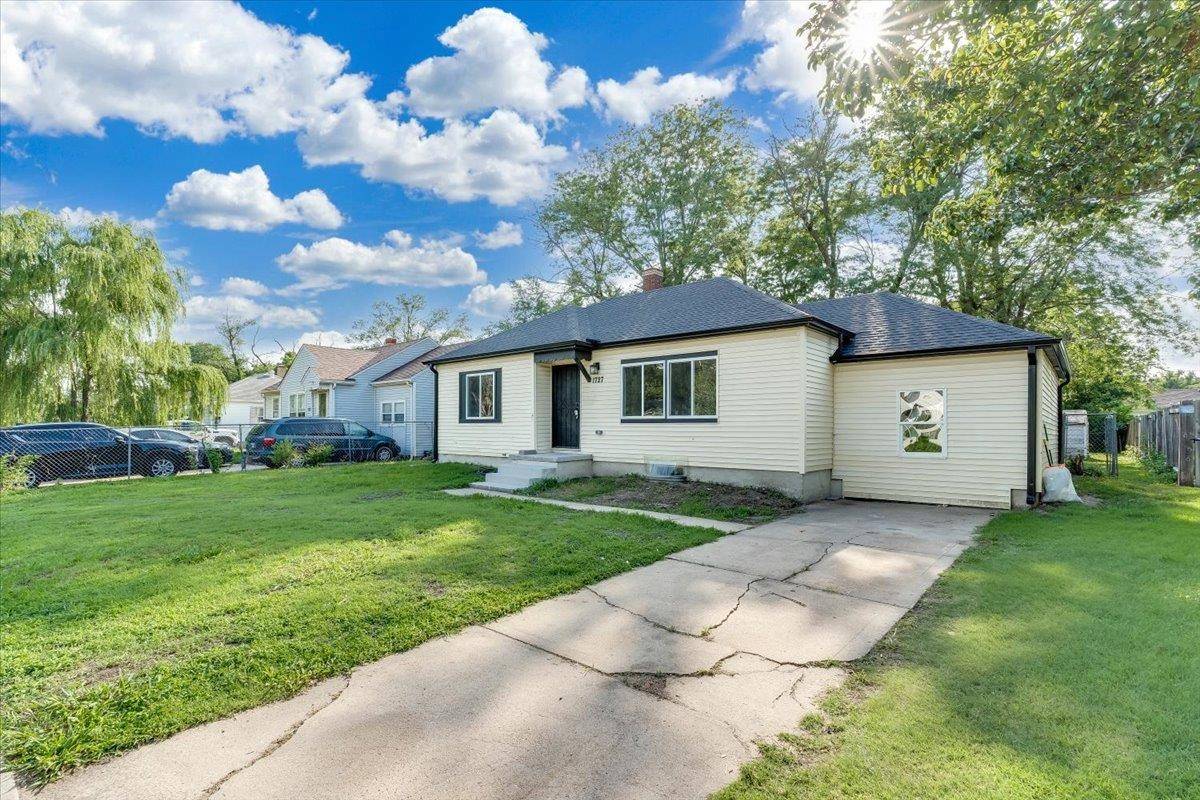 1727 N Northeast Parkway, Wichita, KS 67208